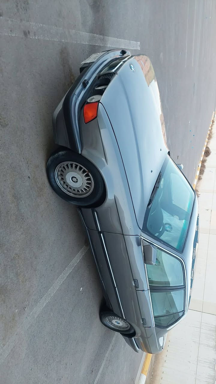 سلام عليكم شباب بي ام 740 / 8 مديل / 1993 / 
سياره مكفوله من ضربه ول معجون صبغ جماليه فقط
رقم نبار مشروع وطني مداور ثاني يوم
كلشي علا وضع شركه مال جناي مو تعمير
سعر 55 مجال حك جيه 
***********
