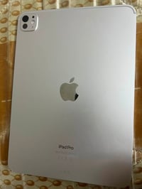 ايباد برو معالج m4 نظيف ومرتب فول بطاريتة مثل ماموضح بالصورة. مكفول من...