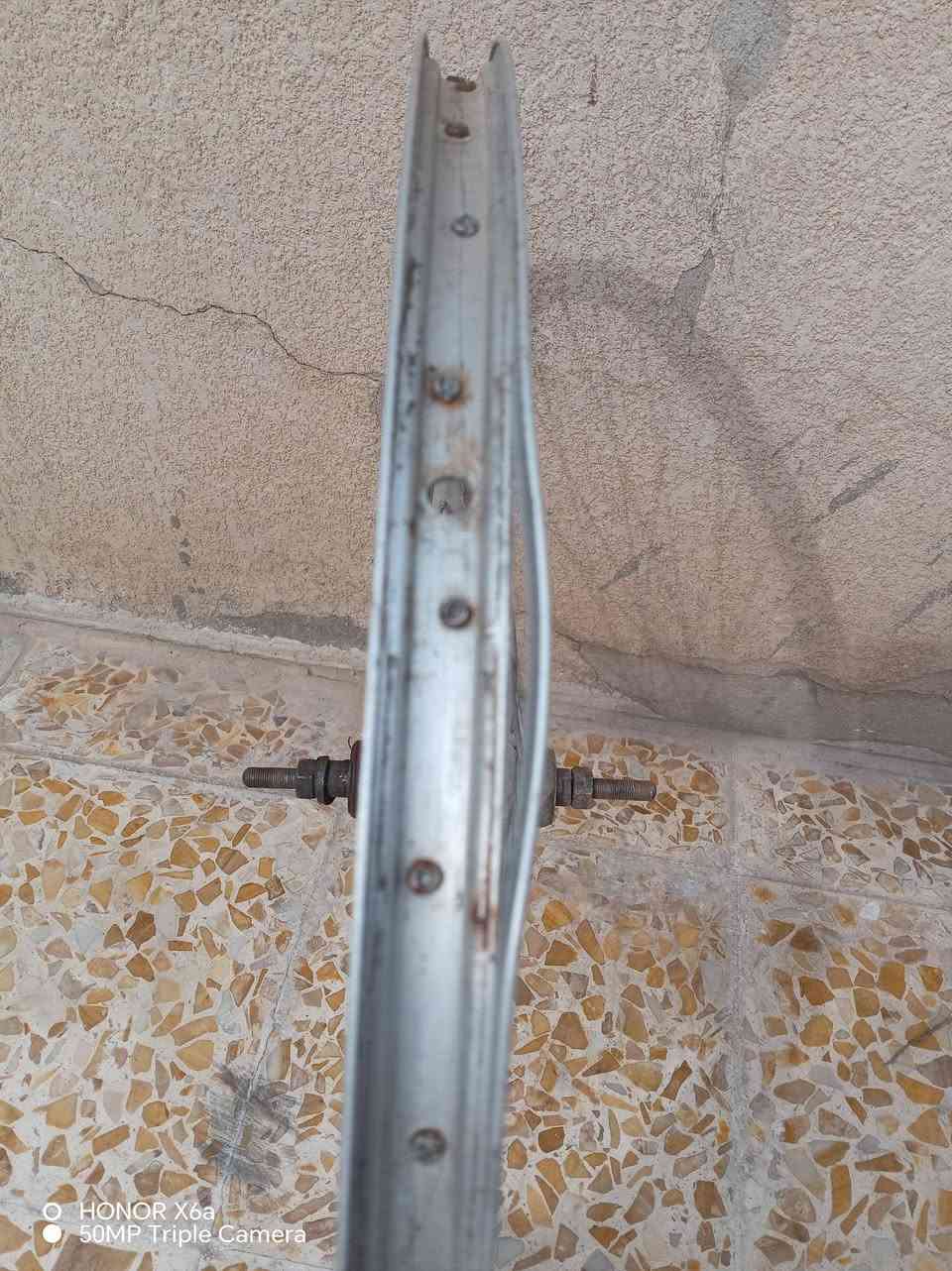 ويل • مكسور • معوج