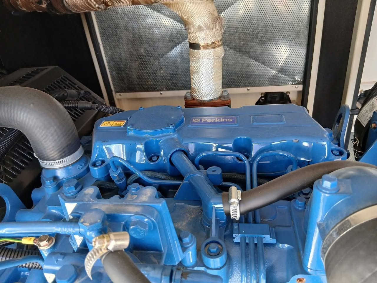 بيركنز افجي ولصن 3 بستم كاتم راس توليد لوري سومير 30KV 
التشغيل 1666 ساعه فقط  مع تانكي 1000 لتر حديد العنوان بغداد الكرخ
***********
