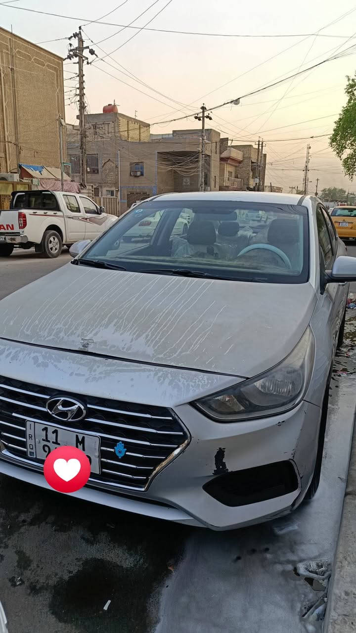 السلام عليكم 
اكسنت موديل2020 
رقم بغداد انكليزي بأسمي تحويل ثاني يوم✅
وارد امريكي (حادث حالوب) فقط مثل ما واضح 
كير ومكينة 1600دوش وصدر شرط✅ تخم تاير باتري جديد✅ سيارة جاهز ونضيفة 
السعر 92 وبيها مجال قليل 
للاستفسار اكثر اتصل *********** مكاني بغداد حي اور
