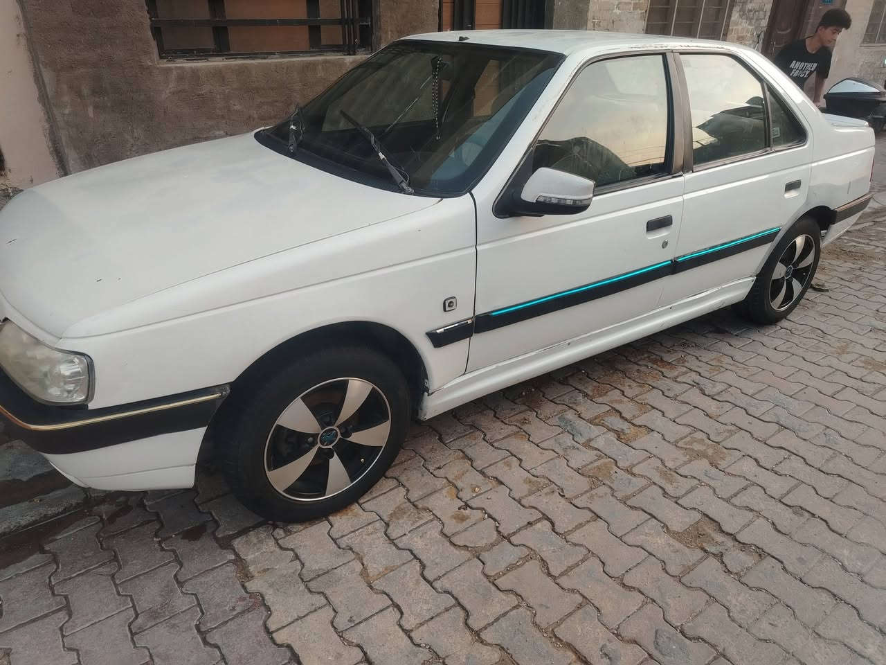 سلام عليكم بيجو GLX 405 موديل ٢٠٠٩ كير اوتوماتيك محرك وكير فرنسي السعر ٣٠ مكانها بغداد اتصال ***********
