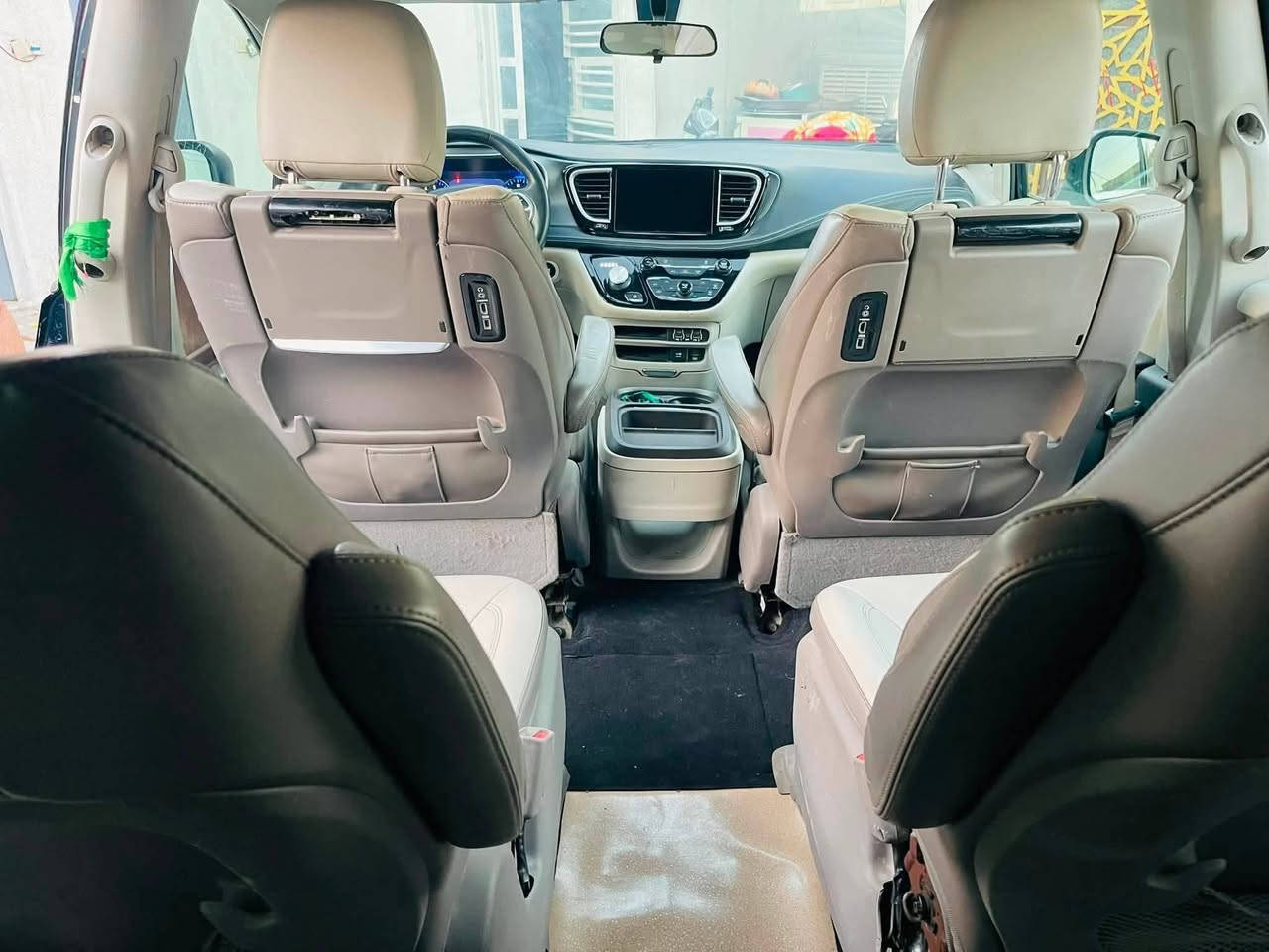 بيع مستعجل ✨كرايسلر  باسفيكا 2023 »»(VIP)  7راكب
🌀 سياره بأسمي تحويل مباشر رقم انكليزي 
🔹 دخول سياره  للعراق  2025 /18/11
💲 سعر المطلوب (((((( 149 ورقه فقط  ))))) 
⤵️  تفاصيل 
🔸مسافه المقطوعه 29 الف 
🔸بصمة باب  وبصمة تشغيل وتشغيل عن بعد 
🔸كير ماوس 
🔸طقم ويل حجم 18  مع تقم تاير 
🔸كاميرا خلفية دوارة 
🔸كشنات  VIB من فصل 7 راكب 
🔸الكشنات ودشبول جلد بيجي فاتح 
🔸السترين وتدفئه مع تحكم كامل
🔸شاشة دشبول دجيتل شاشة السيارة كبيرة تدعم ابل كار بلي 
🔸السيارة 3 قطع تبريد مع تحكم خلفي
🔸مقعد السائق كهربائي 12 اتجاه
🔸مقود الاستيرن مدفأ ومكسو بالجلد
🔸هند بريك بصمه
🔸الصف الثالث يختفي بالكامل بالأرضية.
🔸كاميرا خلفية ParkView
🔸تكييف خلفي مستقل بل كامل 
🔸أوامر صوتية
🔸تحديثات OTA
🔸أبواب جانبية كهربائية منزلقة
🔸باب خلفي كهربائي
🔸تشغيل عن بعد Remote Start
🔸تشغيل زر Start/Stop
🔸شاشة Uconnect 5 قياس 10.1 إنج
🔸شاشه خلفيه لمقعد عدد 2
🔸رادار 
🔸اوتو ستوب
🔸قياده ذاتيه
🔸تحديد مسار
🔸مانع انزلاق
🔸نظام ABS
🔸منافذ تايبسي+USB+AUX امامي +خلفي
🔸محرك V6 سعة 3.6 لتر بانزين
🔸حداديه جدا منتازه 
🔸كير ومحرك نضيف جدا ومضمون بشرط 
🔸حادث السياره صفحه موضح بل صوره 
⤵️
العنوان سياره بابل حله مركز مدينه 
غير متواجد فيس بك وما سنجر 
التواصل واتساب او اتصال على رقم
اتصال    ***********
واتساب  ***********

