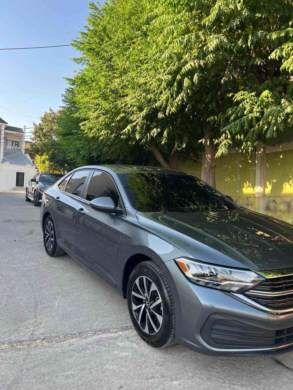 2024 Volkswagen Jetta S
فولكس فوجن جيتا 2024.  S
اللون نفطي
بجم كبس 
الضرر بابين سايق و خلف السياق بدون دواخل 
صورة الضرر موجود داخل منشور 
ايرباك فقط تكمه راجع سستم 
بدون رقم و تترقم شمالي 
السعر 134  ومجال بسيط 
موبايل *********** اكر, نينوى
