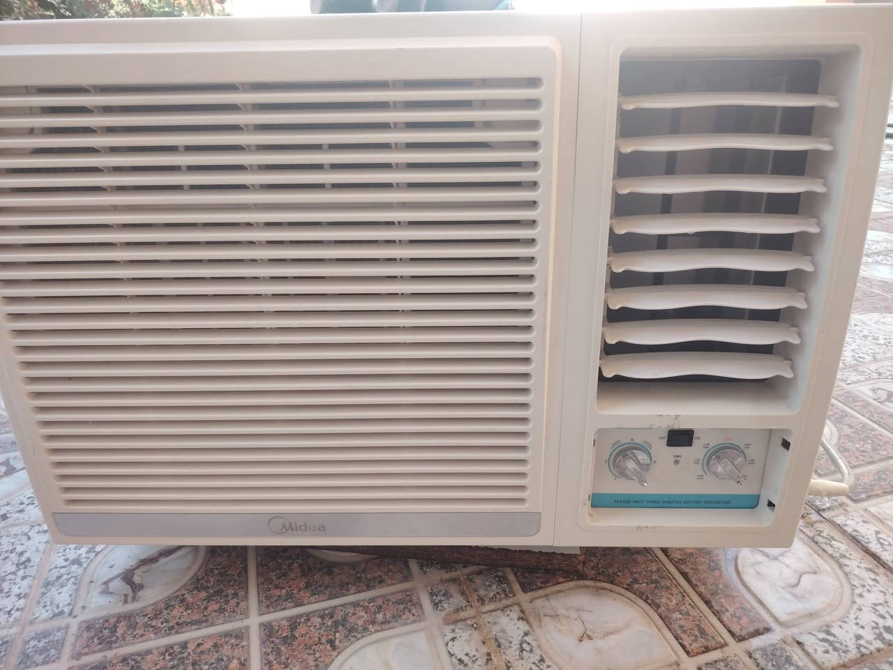 مكيف ميديا طنين حار وبارد نضافه فول غاز شركه 280الف شرط الشغل مداخل تصليح
***********
