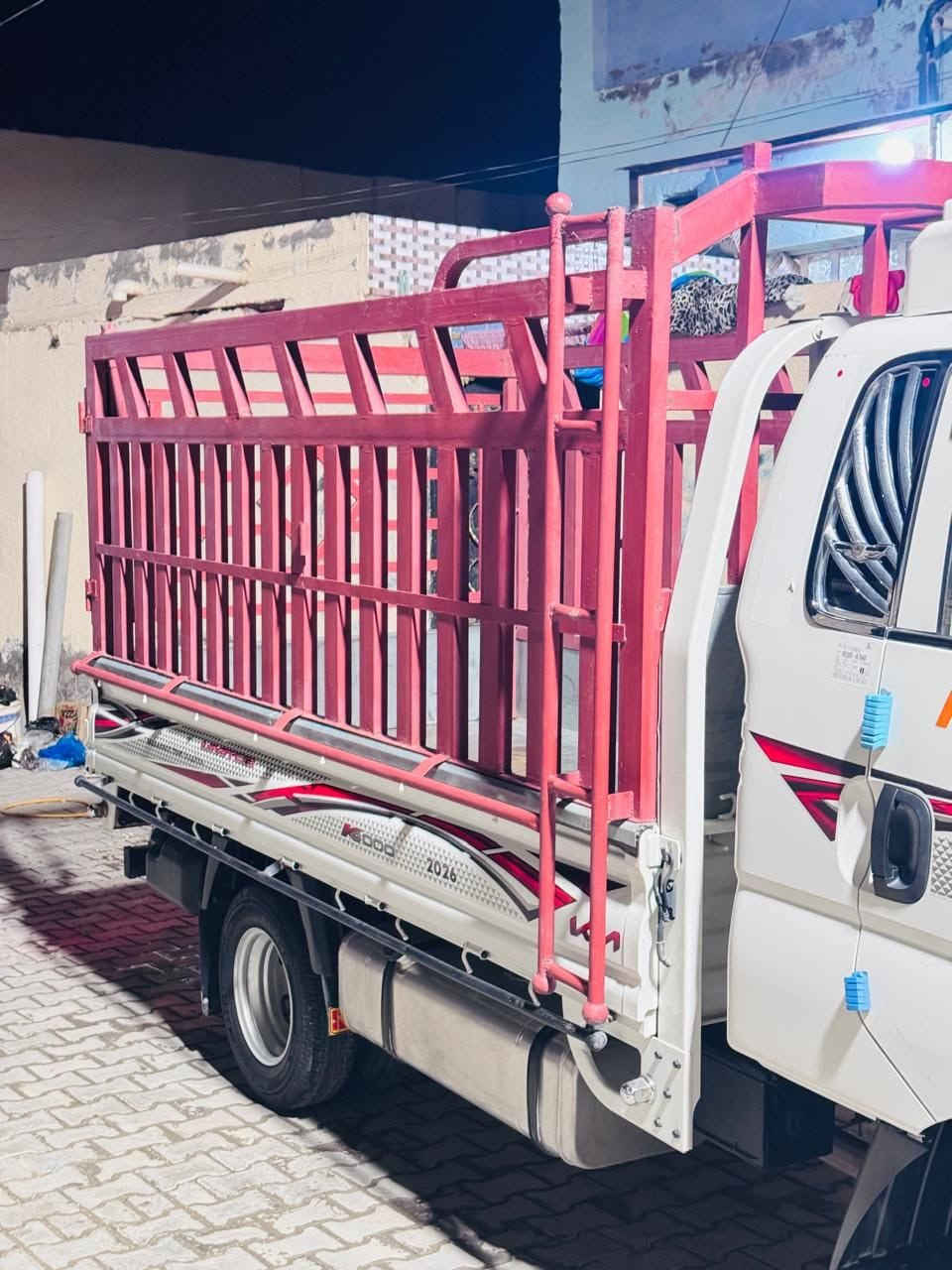 كيه فحلل للبيع مفتوح 4000 موديل 2025 تحويرة كاملة مع تانكي محور  120 لتر غرفته مال مسكر تفصيخ عليهة  سيباية  كاسحة ام الجكات موضحة بالصور السيارة نضيفة جداا ومكفولة كفالة عامة ما عدة الضرر الي بلدعامية الأمامية فقط وممشها بحدود 45000 الف تقريبن السيارة وسعرهة 210$ وقابل للتفاوض ثاني يوم تحويل مباشر  السيراة  مكانها محافظة المثنى قضاء سماوة ولشراي يتفضل على  الارقام   ‏‪+***********.. ..***********

