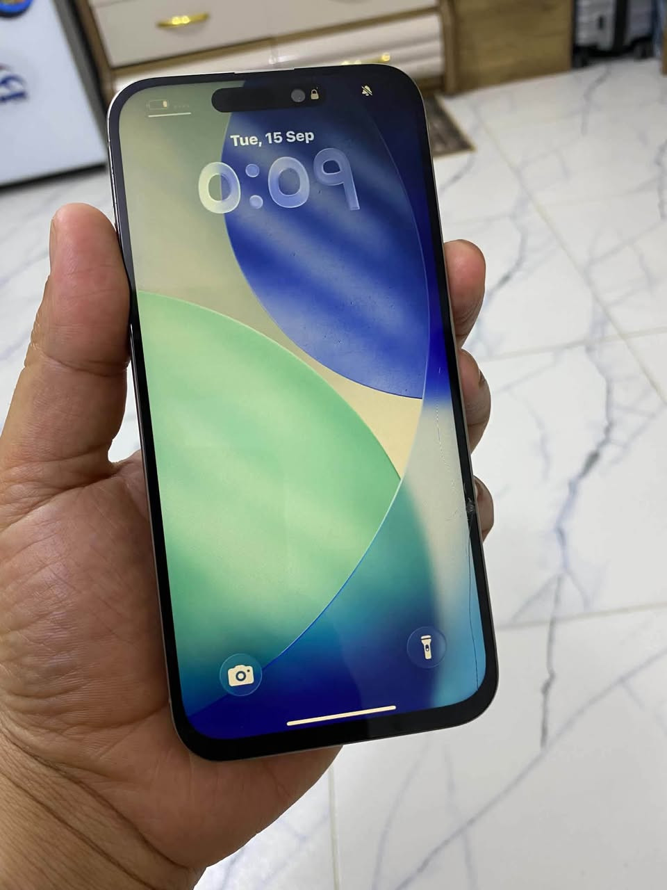 15برو ماكس الذاكره 256 البطاريه 87  مستبدل فقط شاشه وبيهه فطر السعر 665قفل رقمي***********

نص مكتوب في الصور:
- ٦:٠٠ القطع والخدمة تجمع Apple سجل تاريخ القطع والخدمة، وهذا السجل يعرض معلومات عن هذا الـ iPhone وحالته وتفاصيل إصلاحه. معرفة المزيد... سجل تاريخ الخدمة الشاشة غير معروف
- حالة البطارية
- عادية
- تعمل بطارية iPhone هذه على النحو المتوقع. حول البطارية والضمان...
- الحد الأقصى للقدرة
- ٨٧٪
- هذا قياس لقدرة البطارية مقارنة بقدرتها عندما كانت جديدة. قد تتسبب القدرة المنخفضة بتقليل ساعات الاستخدام بين عملية الشحن والأخرى.
- عدد الدورات
- ٦٣٨
- هذا هو عدد مرات استهلاك iPhone لقدرة البطارية.
- معرفة المزيد...
- تاريخ التصنيع
- أيار ٢٠٢٤
- أول استخدام
- أيلول ٢٠٢٤
