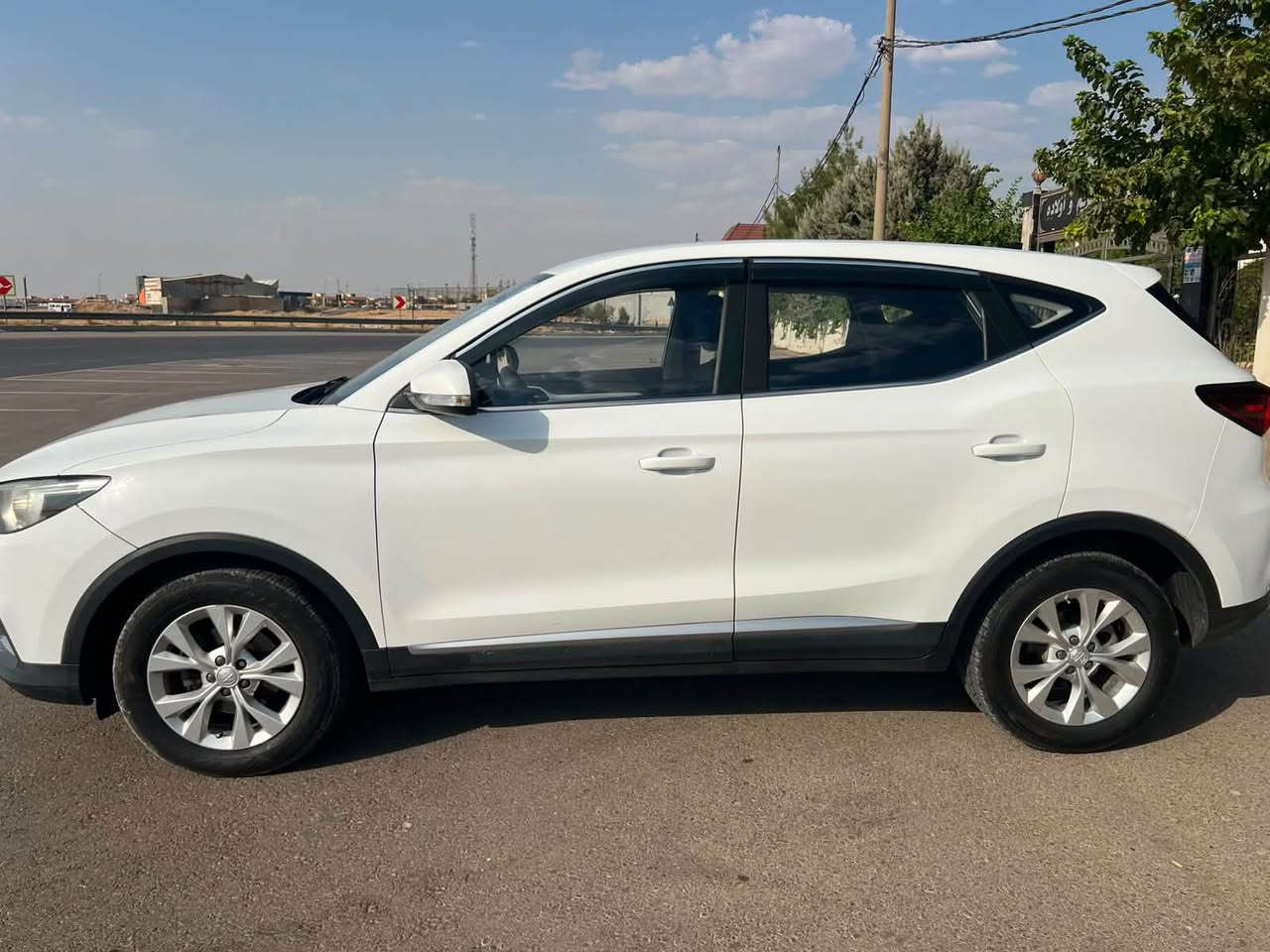 Mg zs 2020
فرۆشتنی خێرا
ئێمجی ٢٠٢٠ رەنگی سپی
شاشە ئایپاد کامیرا 
تحدید سورعە گیرتۆماتیک
سەیارەکە زۆر خاوینە 
گیر و مەکینە تەقە رەقەی بەشرت

رەقەم و سەنەوی نوێیە 
سەیارەکە  پارچەک و نیوی بۆیاغە رەسمی سۆنەرەکەیم داناوە 
کەمیک تەزرەی هەیە 
بۆ نرخ داوای ٩٣ وەرەقە و مامەلەیەکی برایانەی لی دەکەم بۆ  زانیاری زیاتر پەیوەندی بکەن واتس ئەپ 
***********

