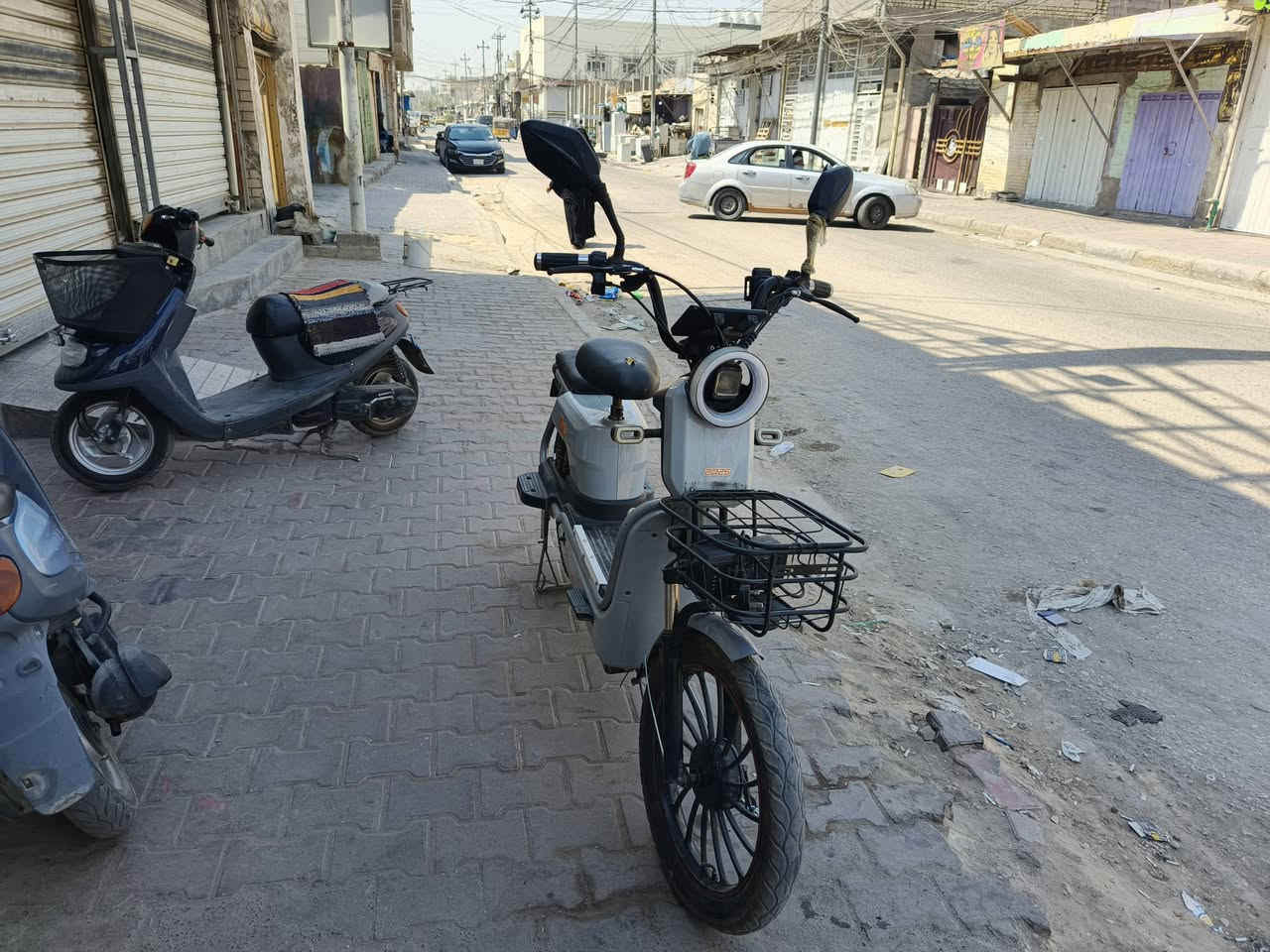 السلام عليكم دراجه شحن مديل 2025  ملف1200w  كله شغال اشاير شاشه شغاله عداد سرعه شغال تبديل نمر شغال أربع سرع  خمس بطاريات جدد نضافه100/100 السعر500 وبي مجال حك الجيه المكان كربلاء حي النصر  ***********
