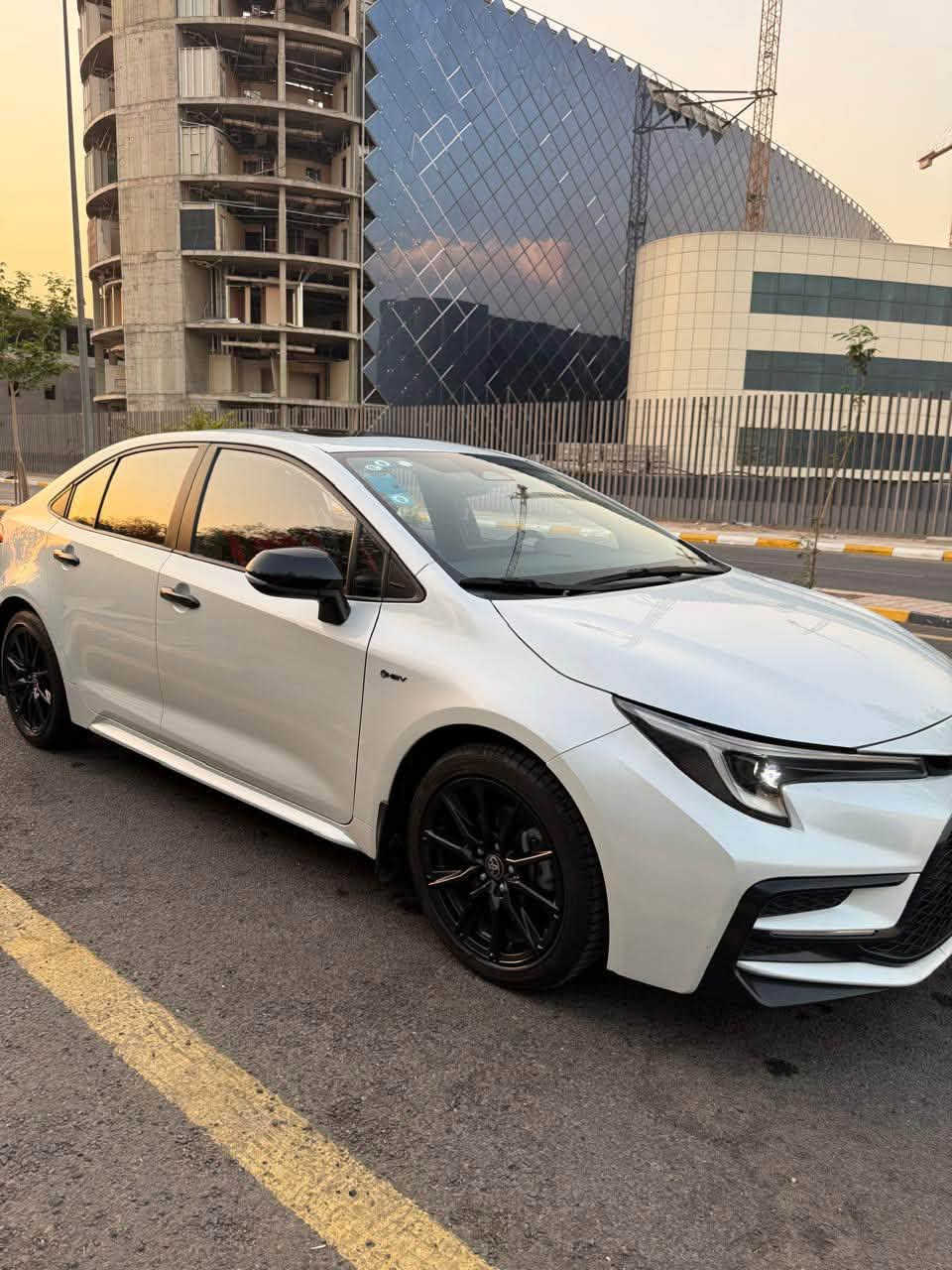 كورلا هايبرد 25 فول مواصفات S بلاك ايدشن
كفالة عامة من الصبغ او الحادث او التكحيل 
باسمي سيارة تحويل ثاني يوم هزة جديدة 
ب165 ورقة وبيها مجال شي بسيط

بانوراما 
كشن سائق كهربائي 
رادار امامي 
مثبت كروز سرعة 
قيادة آلية 
درايف مود
اوتو هولد
سايد بريك كهربائي 
تبريد قطعتين 
توقف ذاتي 
اشاير بالمري
***********
