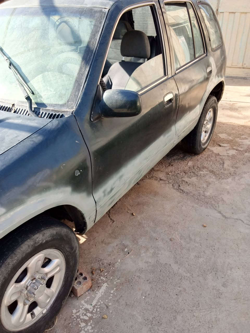 سياره سبورتج موديل 92 رقم بغداد ألماني سياره مسمكره جديد وجاهزه محتاجها صبغ وبس مكان السياره ديالى الخالص للاتصال على الرقم ***********
