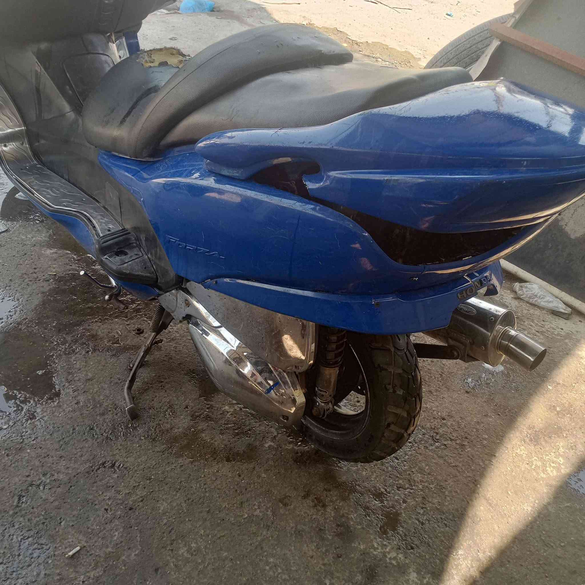 السلام عليكم فورزه 0 8لبيع أو مراوس سعر 550وبيها مجال بيها نواقص بصيطه مكان دوره متواجد واتساب***********
