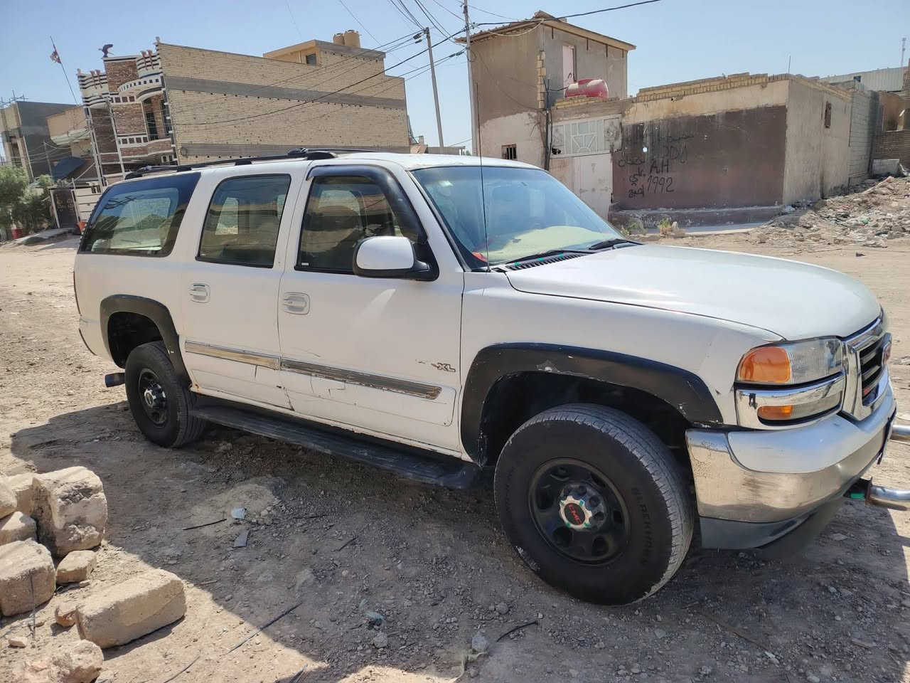جمسي الفينيه موديل 2002 اجره رقم بصره  مكينه 5300 كير 1000 وتورباين حاويه جديد واكسل طايف حاويه  حداديه نضيفه تبريد شغال مكفول البدي والشواصي من الضربه عدا طخات بسيطه تاخذ مصفره هيئة وغرامات السعر 57 وبيها مجال السياره بلحله ومالك السياره بلحله تحويل مباشر ***********
