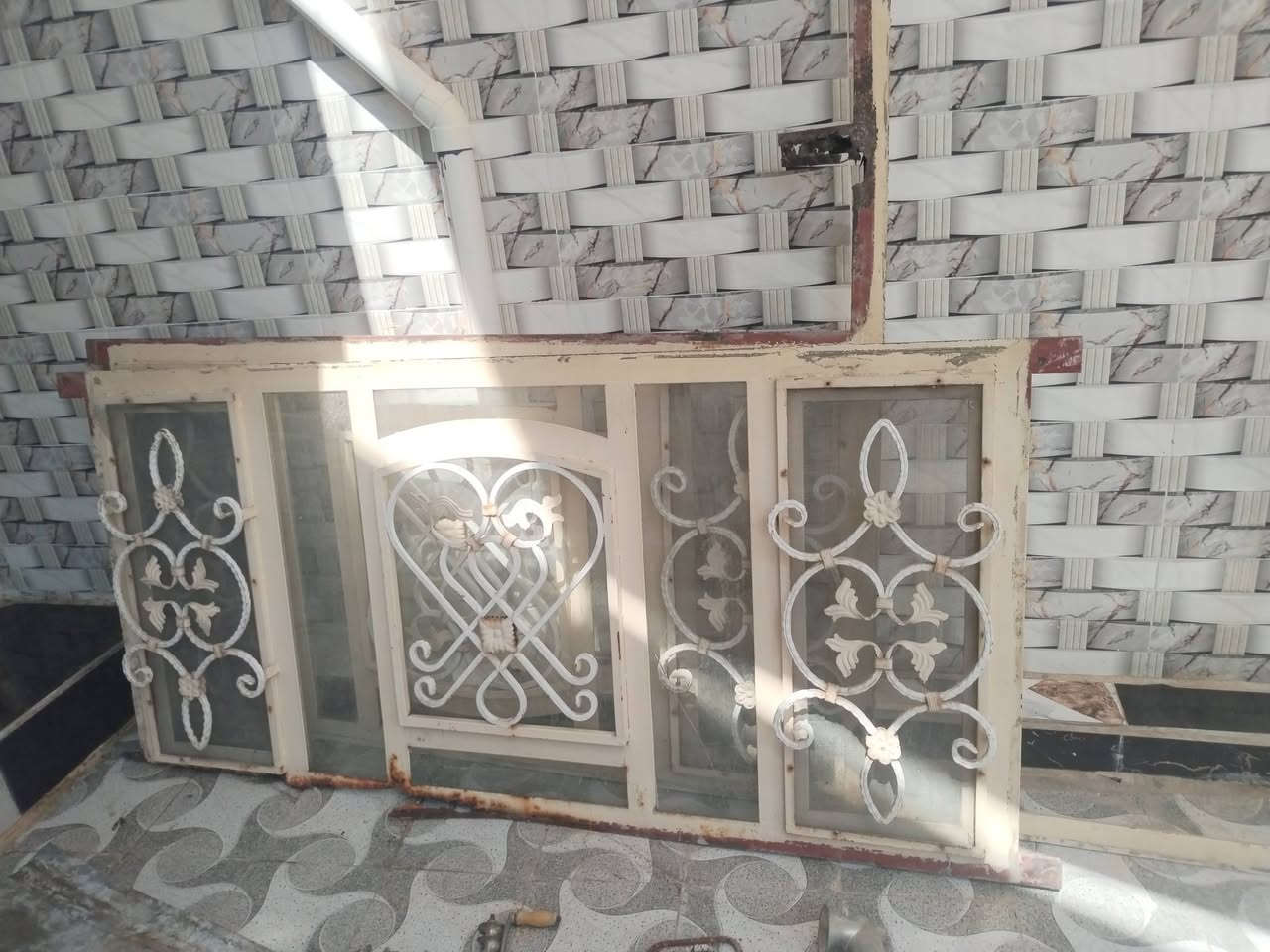 باب للبيع تزكام وشباج قيم وخذ ***********
