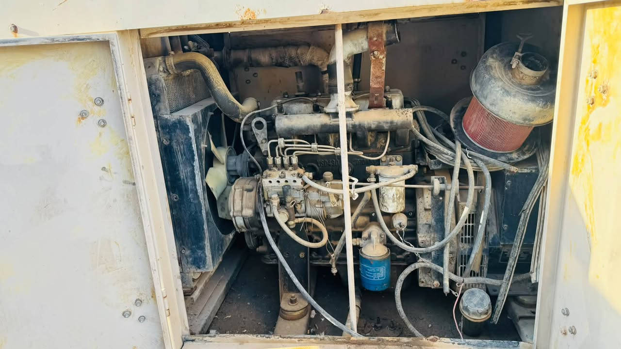 السلام عليكم مولد للبيع بيركنز صيني كاتم 20KV /4)سرندل سعر 20ورقه
***********
