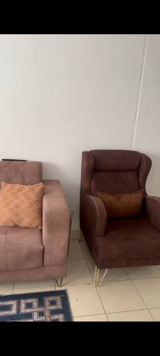 ميز بلازما ونص نخم بسعر ١٠٠ بلديات ***********
