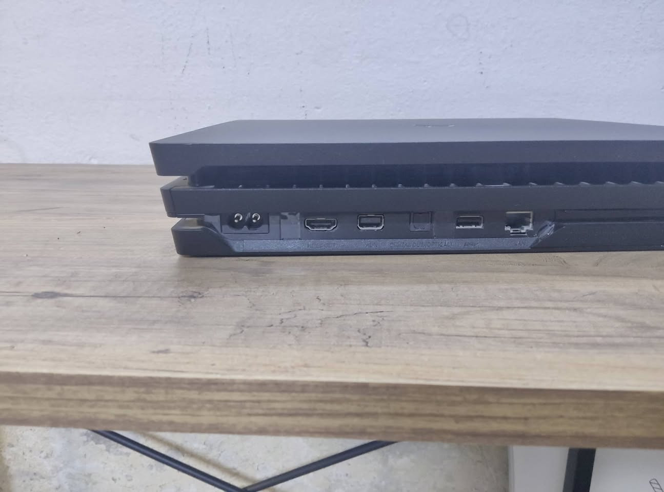السلام عليكم 
Ps4 pro   البرو     جهاز اصلي ريجن امريكي قطعة  تخبل 😻 مهكر نظام 9:00 
نظافة الجهاز 99%🩵 
ملحقات الجهاز 
كيبلات
جويستكات
وكارتونة اصلية 
جهاز كله مختم بختم الشركة قطعة اصلية 
.
اكثر من 20 لعبة قوية 🔥🔥
سعره 370    مكاني بغداد/ العبيدي   ***********    . واتساب ✅
