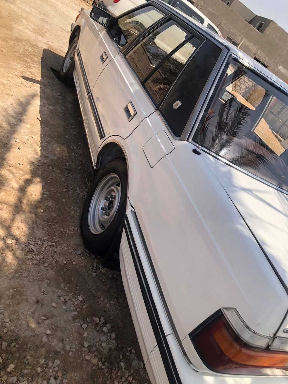 البيع سوبر موديل ٨٥ رقم بابل معامله كامله تستلم رقم نكليزي بسمك او وكاله عامه سياره جديده على وضع الشركة كير محرك بطه فيفيتي تخم تاير جديد حداديه أمامي وخلفي جديد كهربايات كلهه شغاله داخل جديد على وضع الشركة سياره مكانه بالسماوه سعره 53 رقم مبايل ***********
