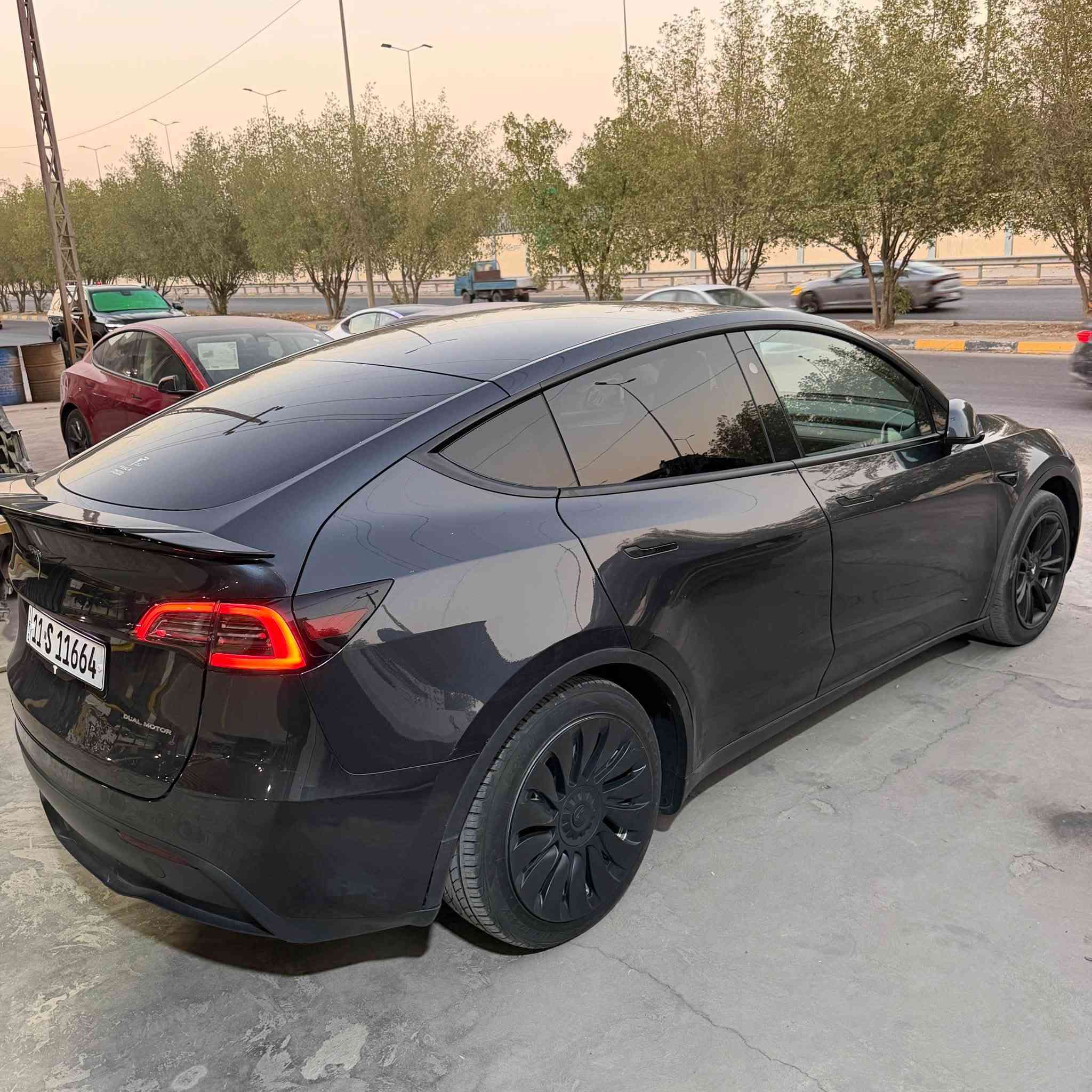 بيع فقط 
تسلا موديل y تك ماطور 
2024 
ماشيه 43,000 km 
بدون ايرباك 
ثلاث قطع صبغ 
السعر 183
عنواني النجف الاشرف حي الغدير 
تواصل ***********
