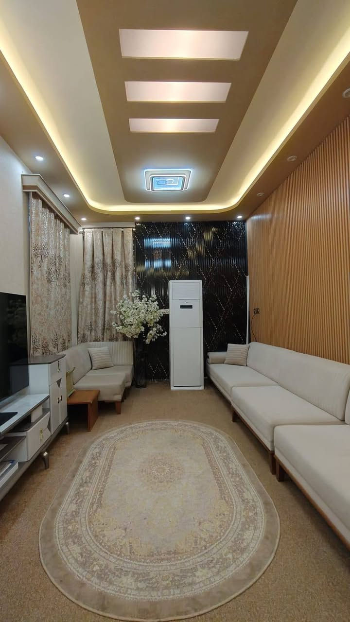 🏠 للبيع بيت – حي الوفاء

السلام عليكم ورحمة الله وبركاته 🌹
على بركة الله، نعرض لكم بيت بمساحة 100 م² في حي الوفاء، قرب شارع 20، ومركز شرطة الوفاء في الشارع خلف البيت.

البيت بتصميم أنيق ومرتب، ويتكون من طابقين:

🔹 الطابق الأرضي:
• استقبال كبير ومريح لاستقبال الضيوف
• صالة مريحة وواسعة
• مطبخ
• حمام داخلي
• حمام خارجي
• غرفة نوم

🔹 الطابق الثاني:
• صالة واسعة
• غرفتا نوم
• إحدى الغرف نظام سويت مع حمام خاص
• سطح مكشوف

📍 الموقع: حي الوفاء، بالقرب من شارع 20، ومركز شرطة الوفاء في الشارع خلف البيت.

📱 للتواصل على واتساب فقط:
9647729307144+

اتصل أو أرسل رسالة، وأهلاً وسهلاً بكم. 🌹
