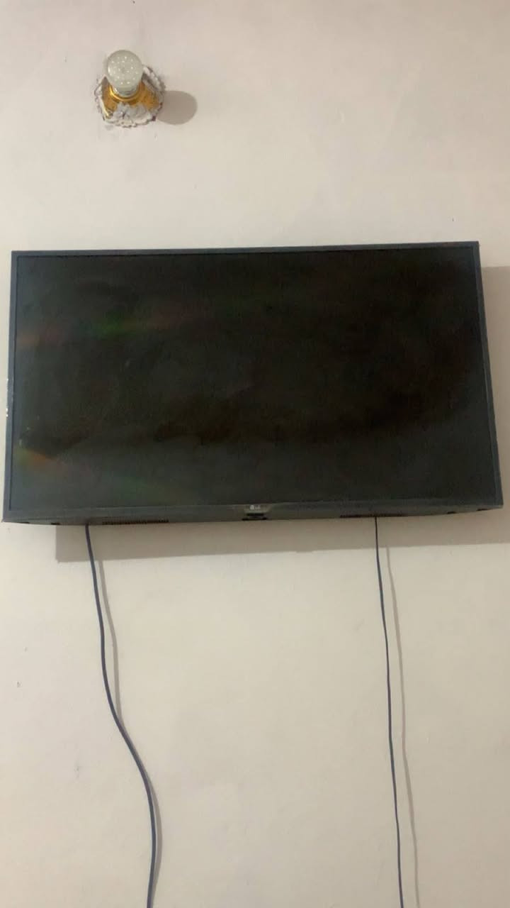 بلازما LG • ٤٣ بوصة • يحتاج ريموت