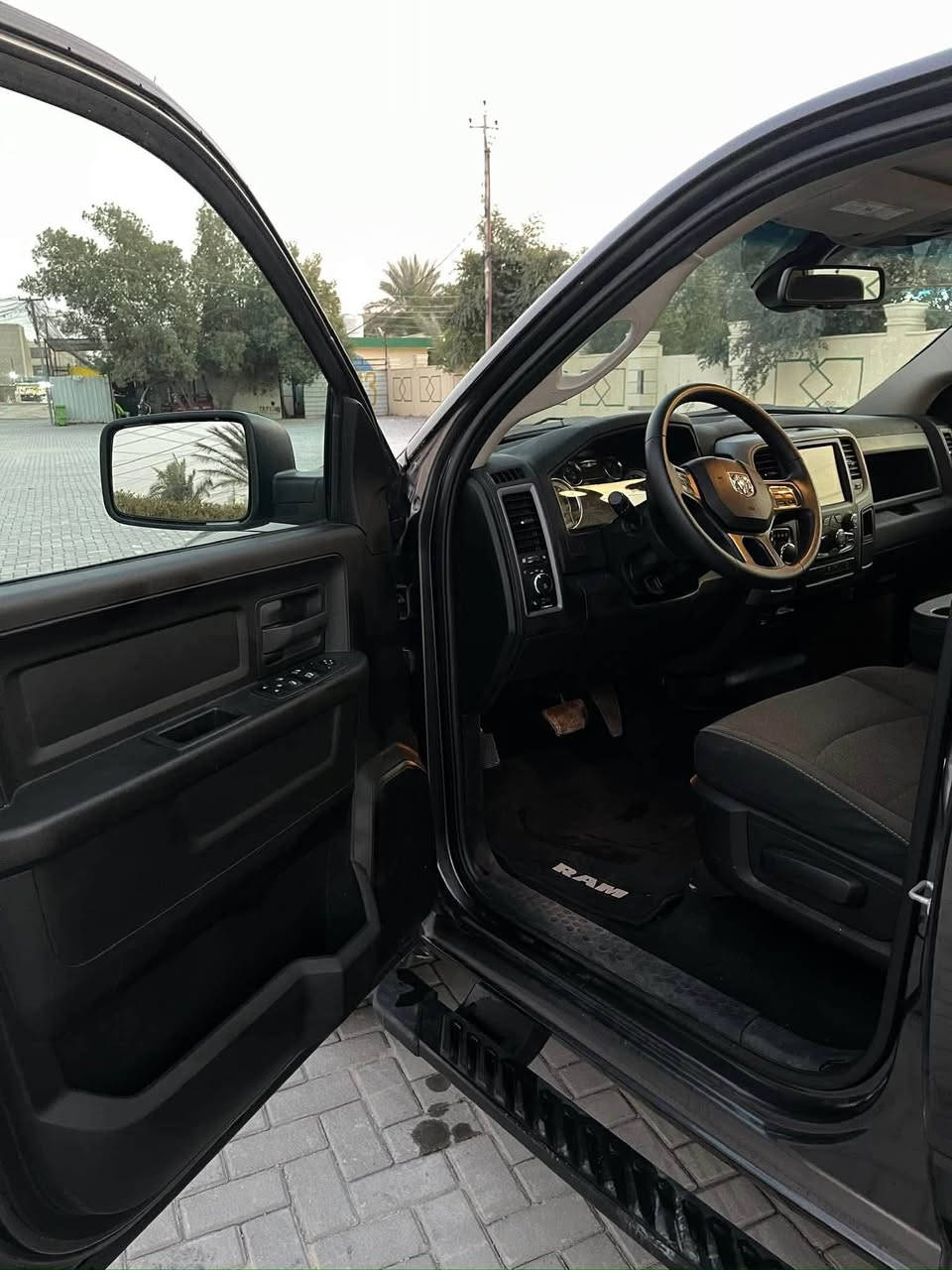 للبيع Dodge Ram 1500 Classic موديل 2022 🇺🇸

🔹 المحرك: HEMI V8 5.7
🔹 الممشى: 40,000 ميل
🔹 وارد أمريكي 🇺🇸
🔹 رقم سليمانية
🔹 حادث أمامي سابقاً – 4 قطع
🔹 الشاصي سليم وما بيه ضرب
🔹 السيارة حالياً جاهزة للفحص
🔹باب طويل بدي قصير مرغوب 
✅سعر (192$) 
📣*********** رقم صاحب سياره
