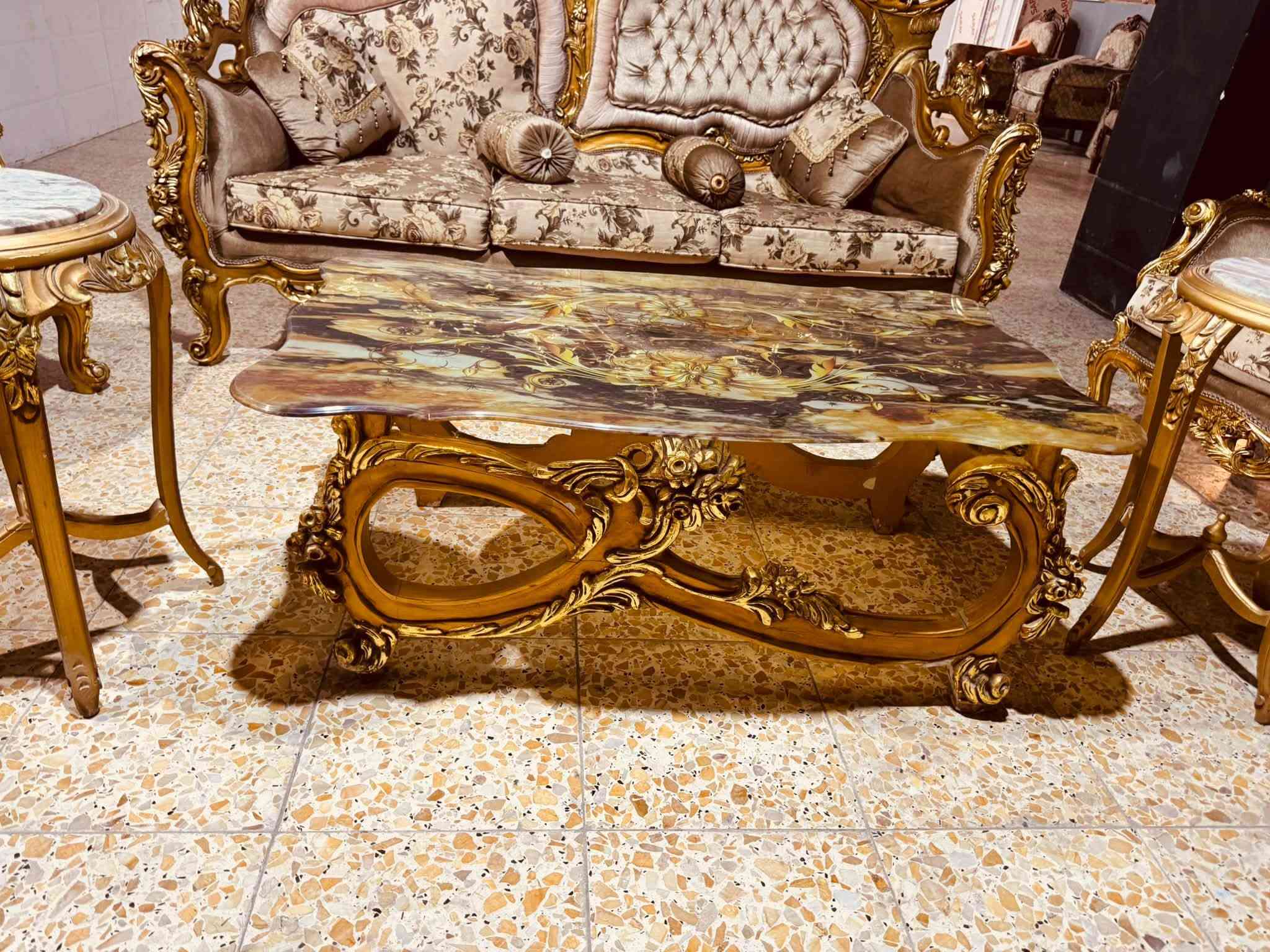 مصري • ١٠ مقاعد • طبلات