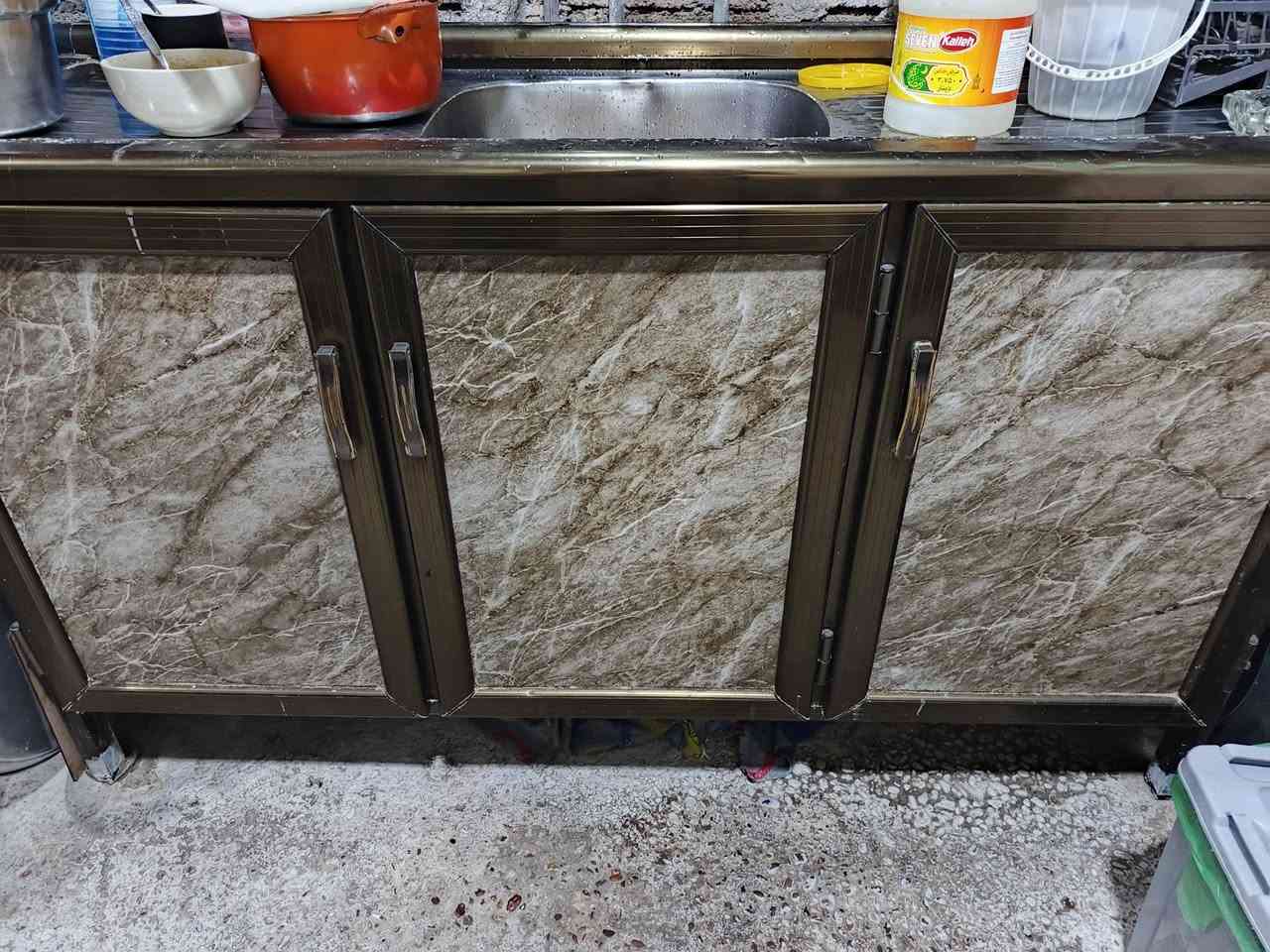 من رخصة الادمن 
عندي كاونتر للبيع طول السنك ١٥٠ 
و طول الكاونتر مترين مع الملحلق 
السعر ٣٠٠ وبي مجال 
للاستفسار ***********
