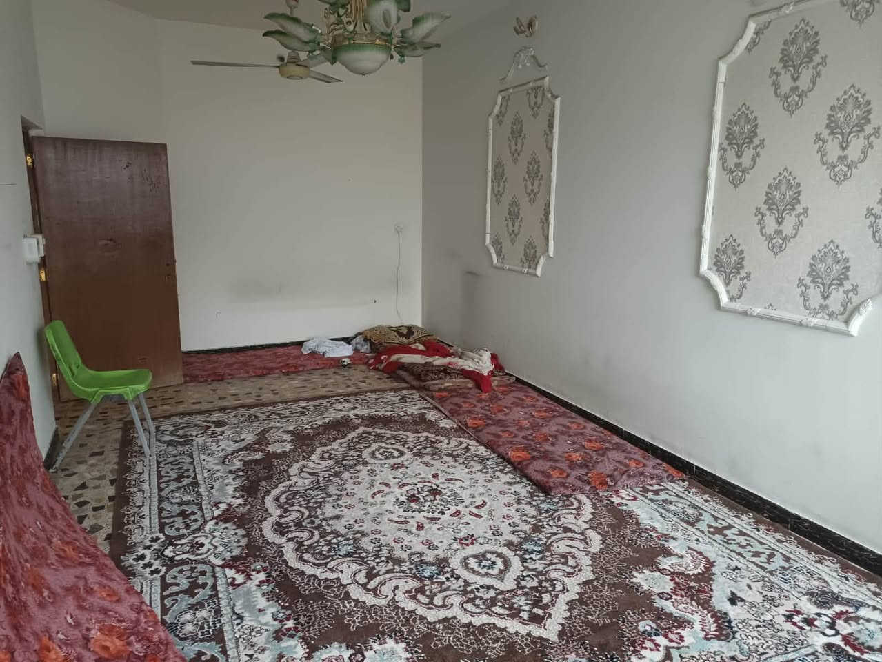 دار سكن مساحه 160متر شارع 8متر في حي نزال قرب جامع المكرمين طابقين بناء 2012 السعر الطلوب 138مليون وبيه مجال بسيط للاستفسار التواصل مع مكتب الحارث الشارع العام مقابل مطعم زرزور الجديد او الاتصال بالارقام ***********
***********8
