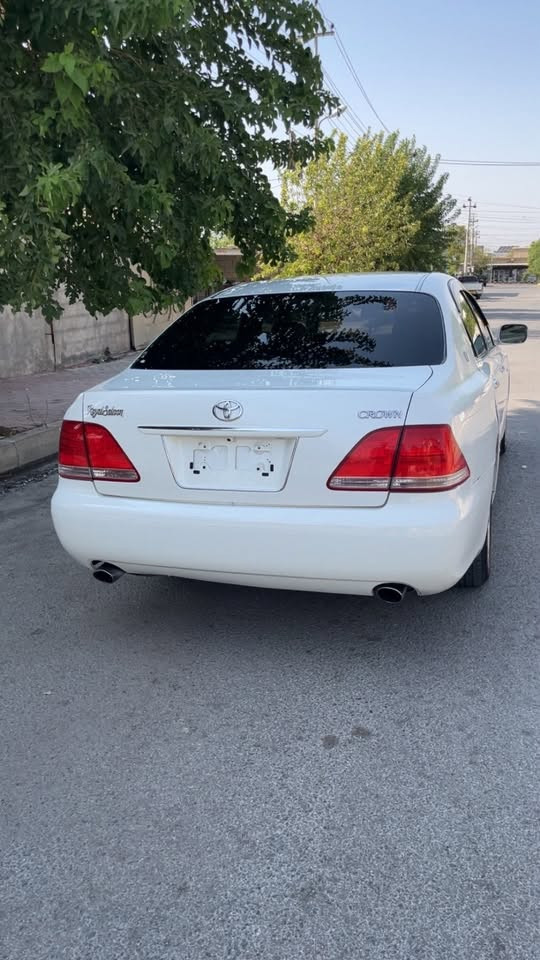 شاهینە بڕاوە
بڕاوە تازە داخڵ کامل مەسرەف    سعری 47گەڵا 
سپی 182گەورە بە گەورە بێ دوکەڵ
برێکی بەسراوە جامی هەڵگیراوە 
تەبریت ساردوو گەرم بەشەرت 
تەقەو ڕەقەی نیە 
چرکەو یەک گەڵا
بێ کۆد حازر بۆکۆد 

160km ڕۆشتوە 
4تایەی تازە 
ڕۆنی مەکینەی گۆڕاوە 
های درۆلیکی گێڕی گۆڕاوە 
مەجوعە سکانی لێگزز 
سەقفی شووشە 
ناوی زۆر زۆر جوان 
***********
شوێن هەلە بجەی شەید
