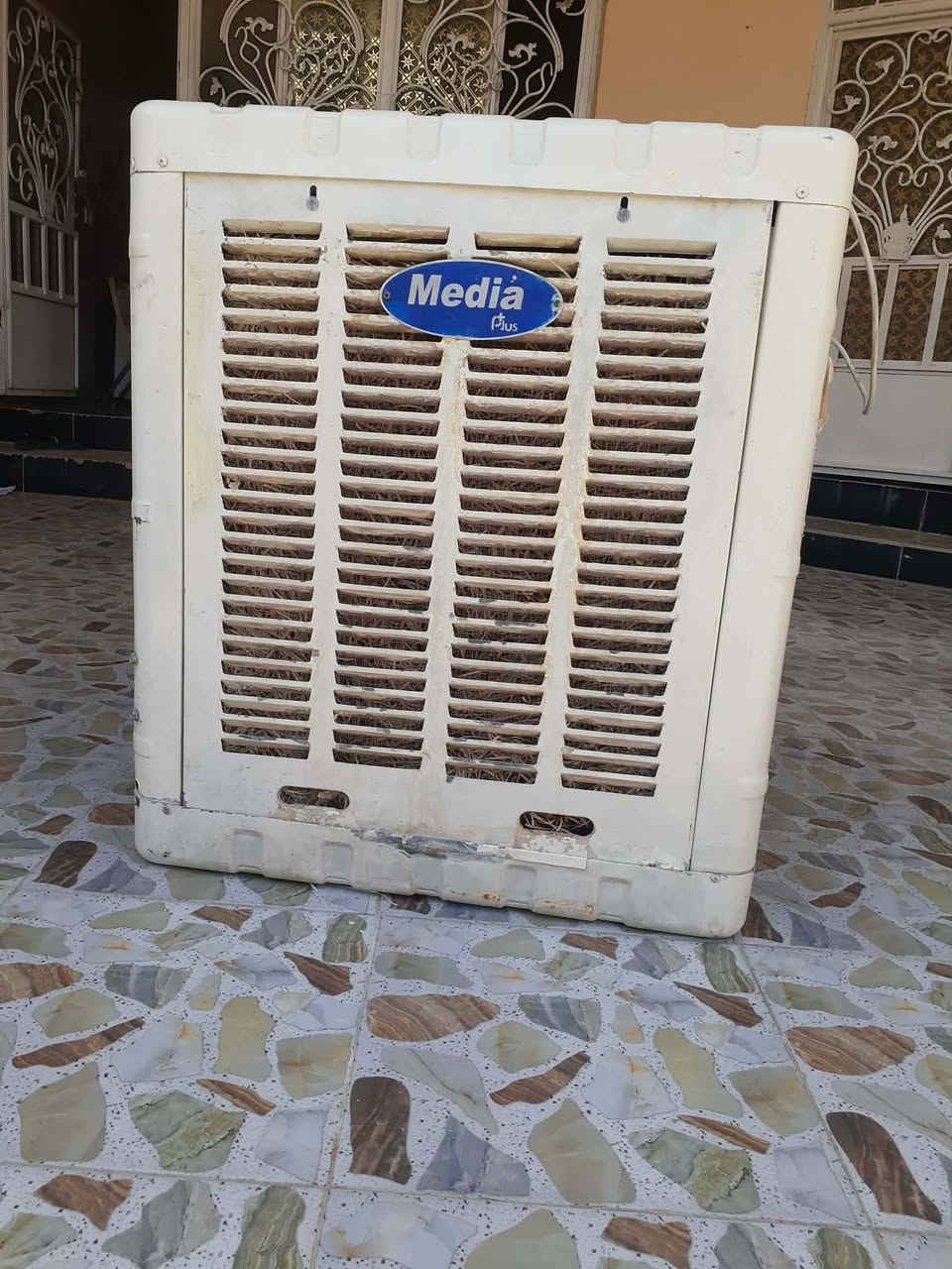 مبرده نضيفه ماطور سرعتين 
السعر  ١٢٥ وبيها مجال 
عنوان بعقوبه باب الدرب قرب جامع لا إله إلا الله 
للاستفسار  الاتصال
***********
