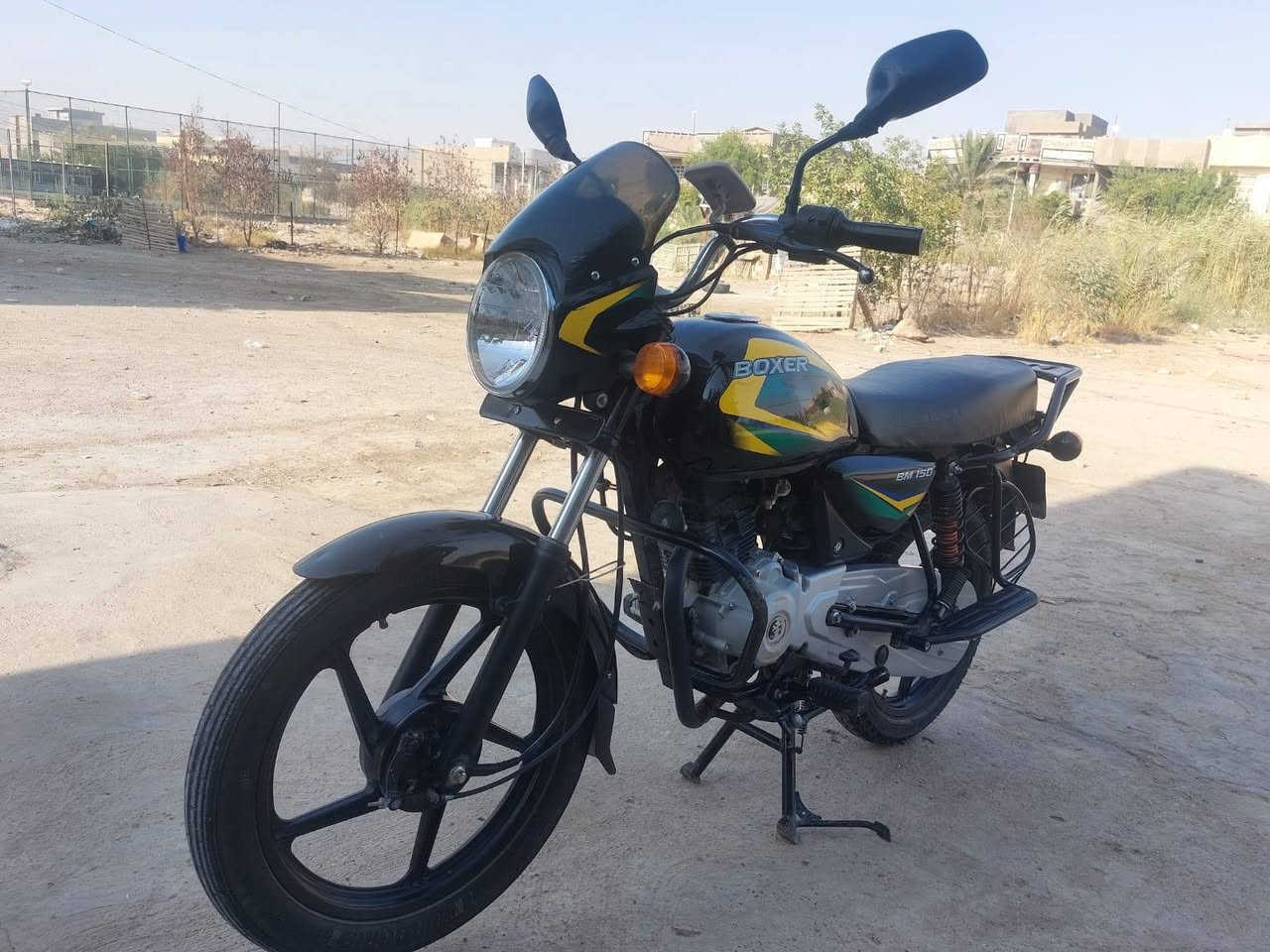 سلام عليكم دراجه بوكسر مويل 22مرقمه دراجه مكفوله من كلشي السعر 2300ملونين وبيها مجال مكان المفرك مكلف بلنشر اتصل ***********
