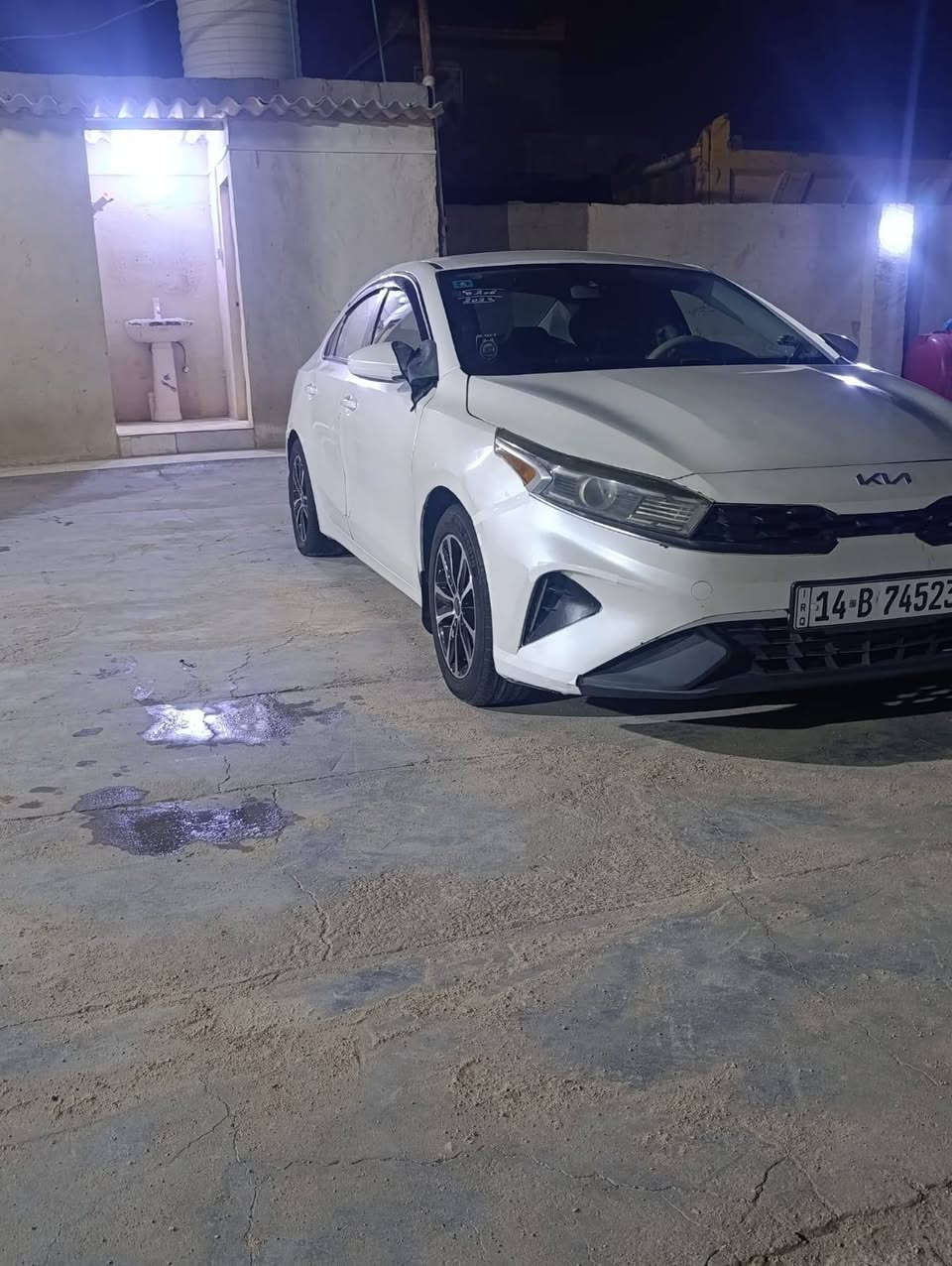 سلام عليكم  كيا فورتي موديل 23 سياره جاهزه شرط محرك 2000دوش وكير شرط كفاله تبريد حداديه تخم تاير  كامره شاشه  سياره جاهزه مجهزه من كل نواحي  بس سياره مصبوغه عام  سياره معوقين تنتهي سنويه 30 رقم بصره والمكان بصره زبير سعر 105 من الخيرر  رقم الهاتف ***********
