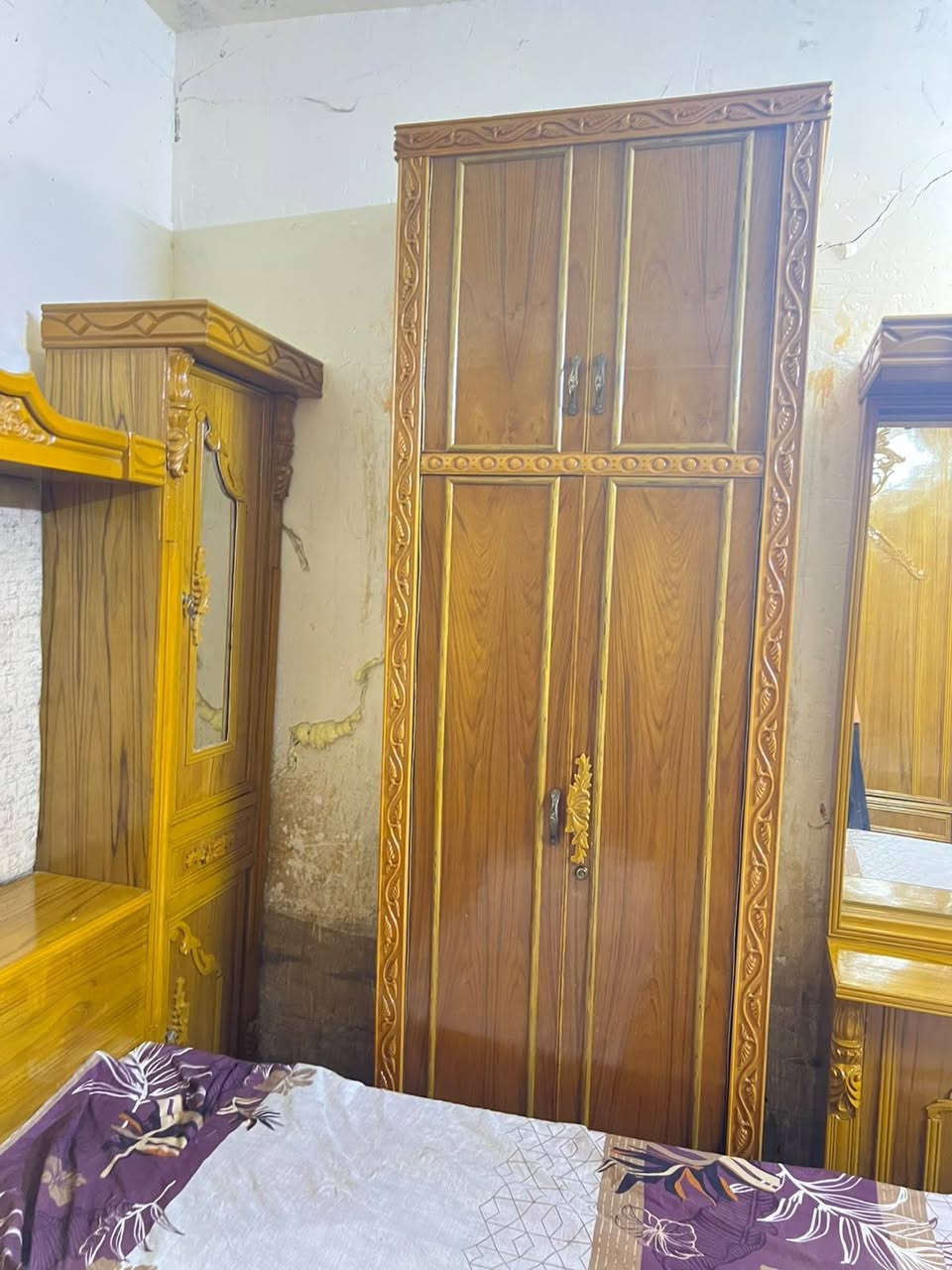 غرفه اخشاب صاج مستعمله للبيع نضيفه جدا مال عرس إستعمال قليل 6ابواب ملحق موديل حديث الزاويه كنتوريه ملحق موديل زان السعر 700 الاتصال *********** متواجد واتساب اكو توصيل بكروه
