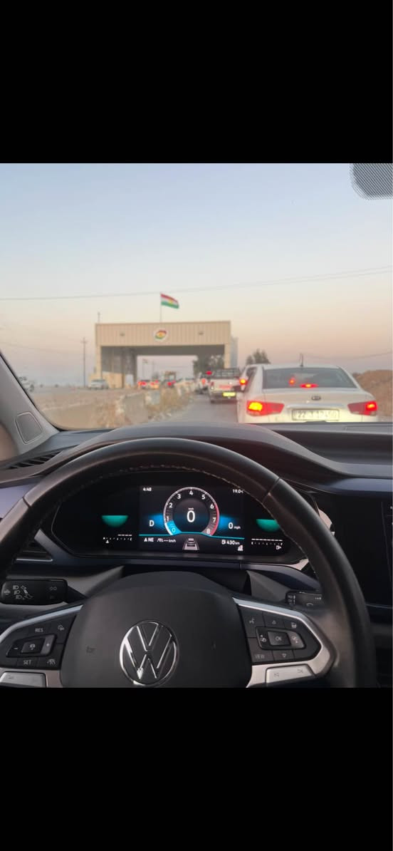 للبيع فولكس فاغن تاوس (Volkswagen Taos) SE موديل 2023

سيارة نظيفة جدًا، وارد أمريكي، ، لون سمنتي مميز وجذاب، بمحرك 1.5 لتر تيربو يجمع بين القوة والاقتصاد في استهلاك الوقود.

المواصفات:

* فئة SE

* محرك 1.5 تيربو

* ناقل حركة أوتوماتيك 8 سرعات

* نظام دفع أمامي

* شاشة لمس كبيرة

* Apple CarPlay وAndroid Auto

* كاميرا خلفية

* حساسات أمامية وخلفية

* مثبت سرعة

* تشغيل بصمة (Keyless Start)

* دخول ذكي (Keyless Entry)

* شاحن لاسلكي للهاتف

* مقاعد جلد/جلد صناعي عالية الجودة

* تدفئة للمقاعد الأمامية

* مكيف أوتوماتيك ثنائي المناطق

* إضاءة LED أمامية وخلفية

* جنوط ألمنيوم

* أنظمة أمان متقدمة تشمل: مانع انغلاق المكابح (ABS)، نظام الثبات الإلكتروني (ESC)، مراقبة النقطة العمياء، التحذير من الاصطدام الأمامي، والفرملة التلقائية للطوارئ.

ملاحظة: السيارة تعرضت إلى حادث في صندوق الخلف بس السيارة جاهزة 💯   

شرط المكينة وكير السيارة فوول 

للاستفسار والتواصل:

*********** موصل, نينوى
