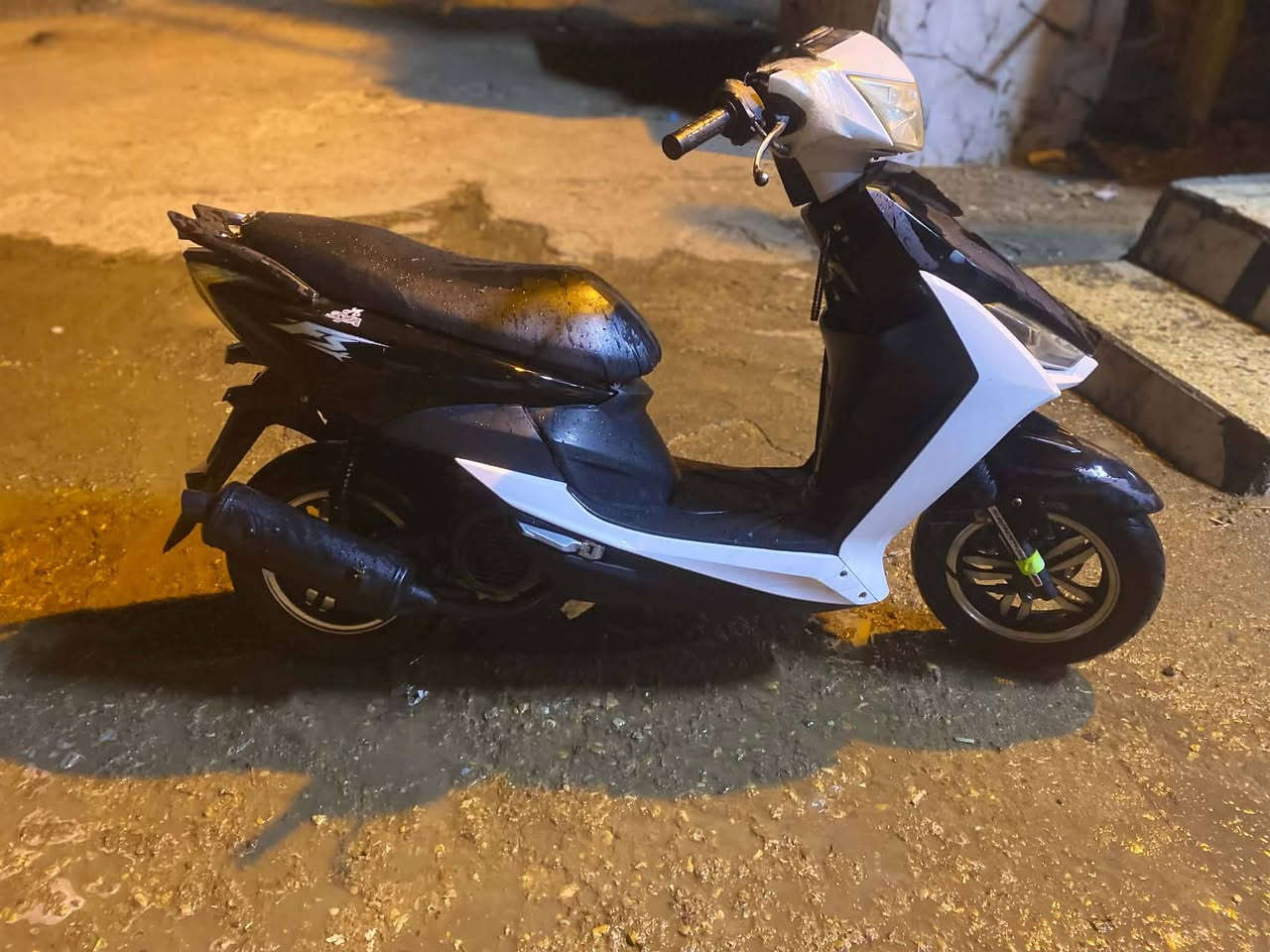 سلام عليكم دراجه لبيع  مكفول كلشي شغاله نكره سلف ما مفتوحه سعر 350وبيه مجال بصيط مستعجل عله بعيته رقم ***********
