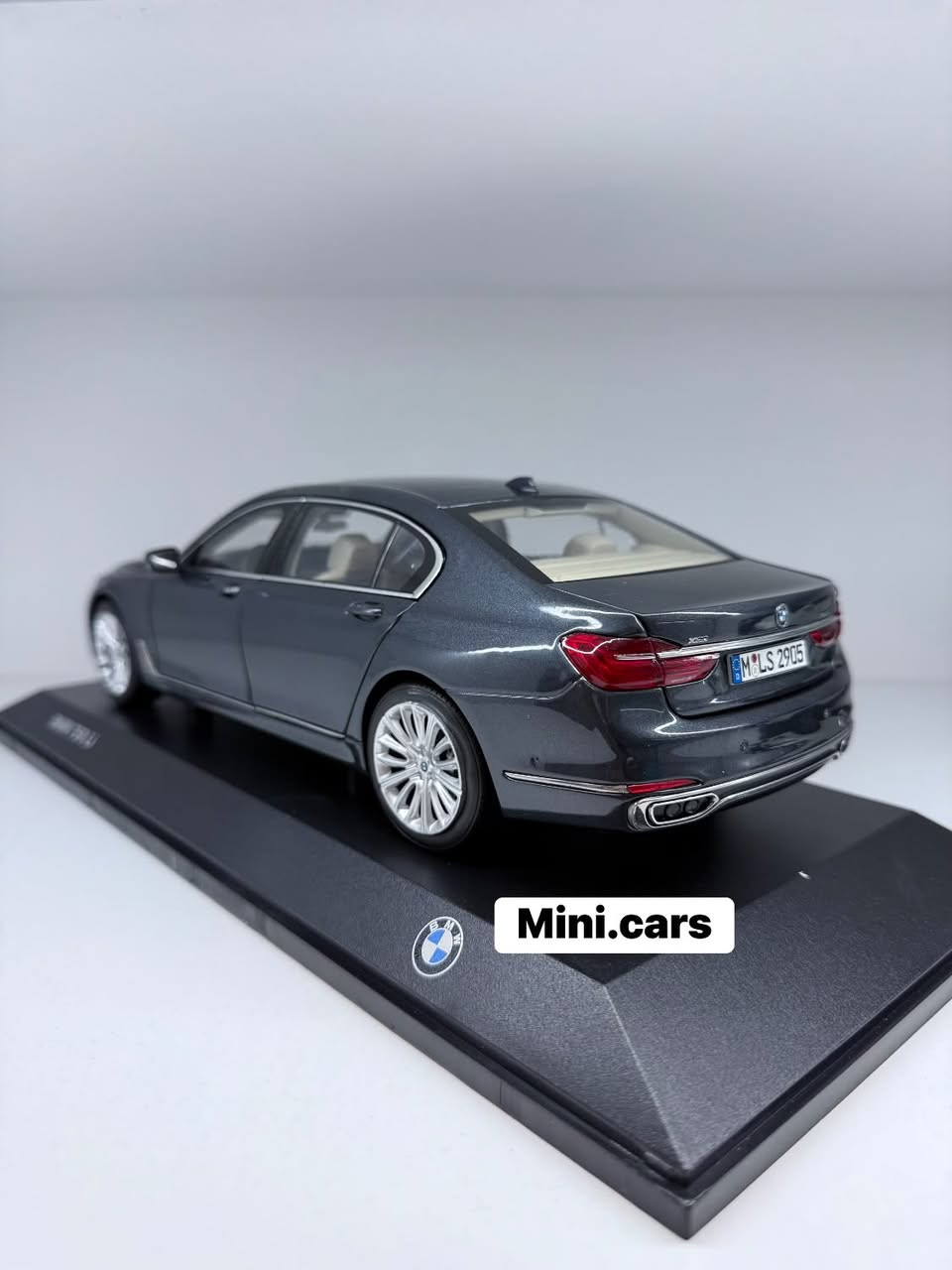 BMW 750 Li. 🔥🔥🔥

Scale : 1/18

Price : 115,000 Dinar

 (free delivery inside Erbil)

WhatsApp: +9647504702207

‎التوصيل لجميع مناطق اربيل مجانا

‎گەیاندن بەخۆرایە بۆ ناو شاری هەولێر
