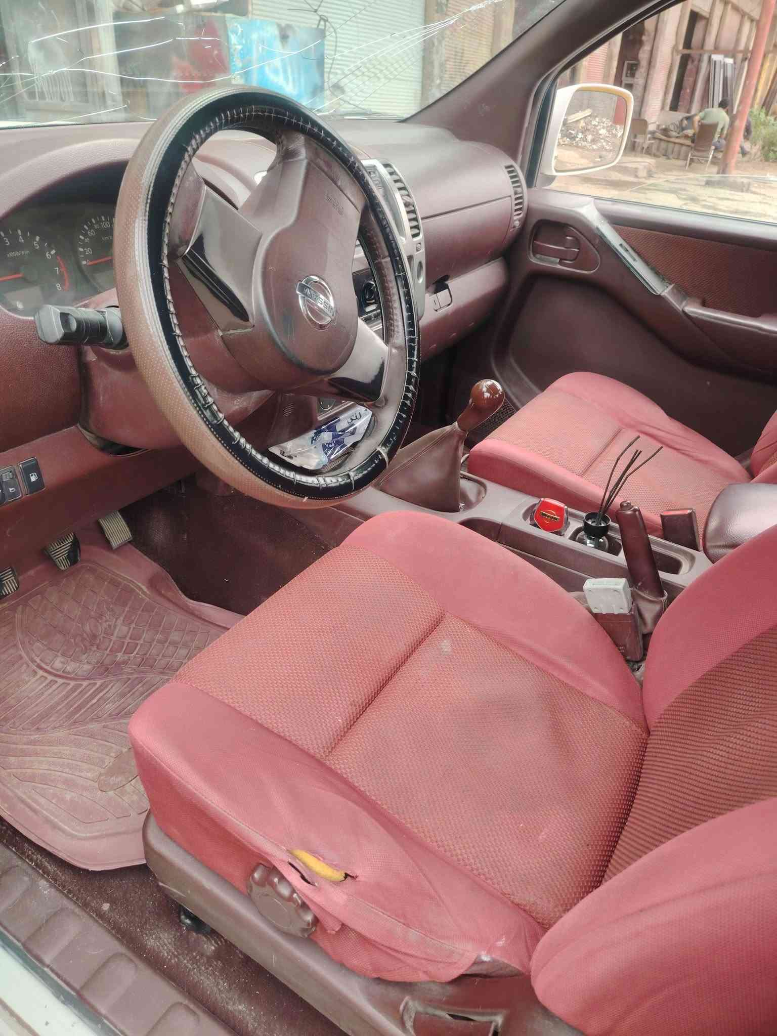 نيسان نافارا • ٢٠٠٨ • رقم انبار
