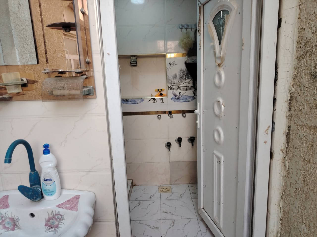 قرب فائز الزيادي • ٢٠٠م • طابو