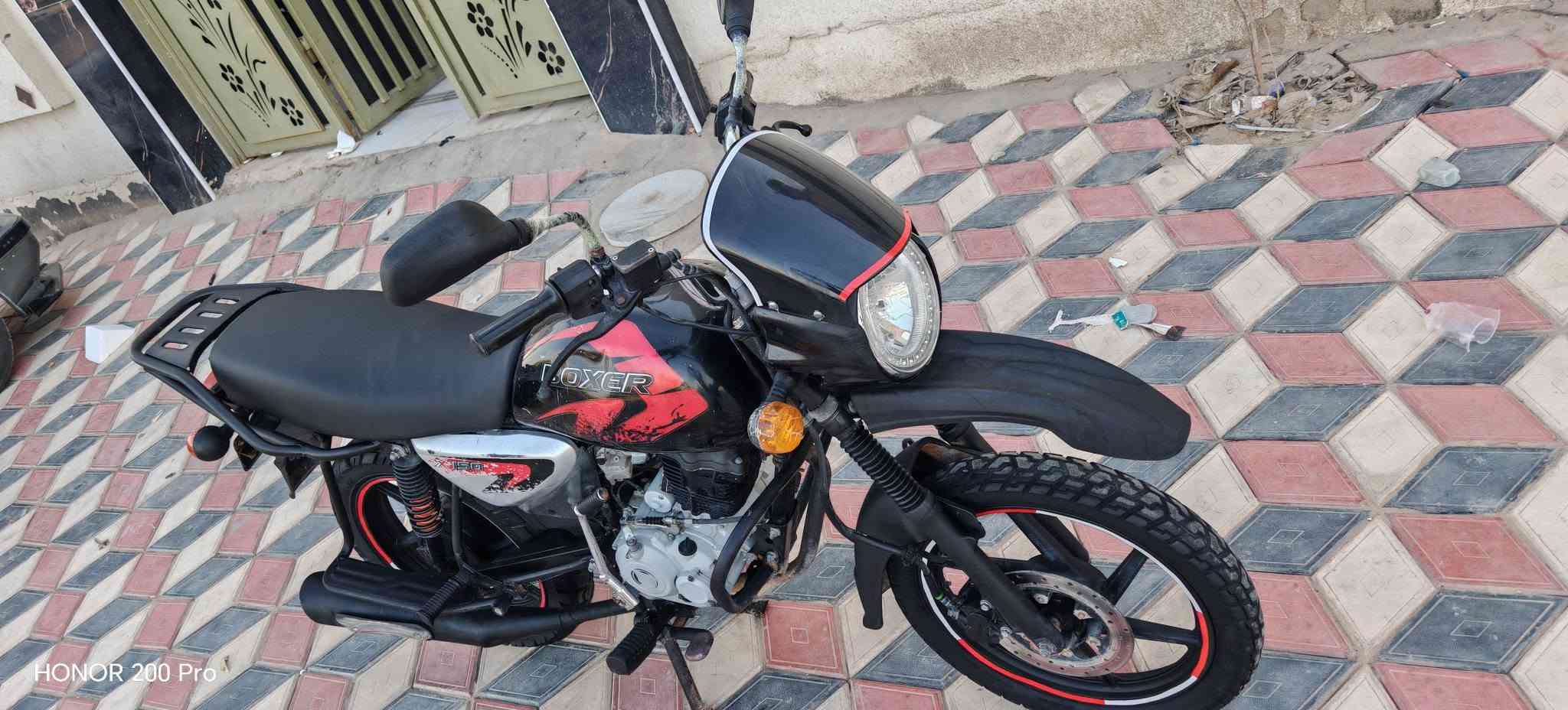 بوكسر موديل 2023 اوراق بسمي كفاله السعر ١٦٠٠ مكان المجر ***********

نص مكتوب في الصور:
- HONOR 200 Pro