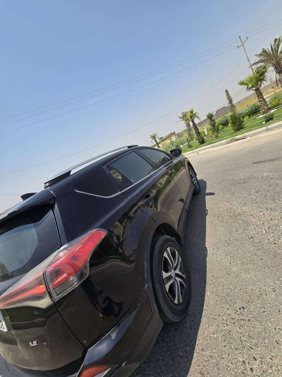 🚘 للبيع – Toyota RAV4 LE موديل 2018 – أمريكي 🇺🇸
📌 المواصفات العامة:
 • الموديل: 2018
 • الفئة: LE
 • الاستيراد: أمريكي
 • العداد: ١٨٣ ك م
 • رقم السيارة: بغداد
 • السنوية: باسمي هزه جديده والسنويه إلى حد ٢٠٣١
⚙️ المواصفات الفنية:
 • محرك 2.5 لتر 4 سلندر
🔧 الحالة: ممتازه
 • فقط ضرر المذكور بالسونر 
 • لا توجد أي قطعة مبدلة
 • الفحص متاح لأي مكان
- السعر : 132

📞 للتواصل:
***********
متوفر واتساب
بيع فقط 
مكاني بغداد : حي الجهاد

