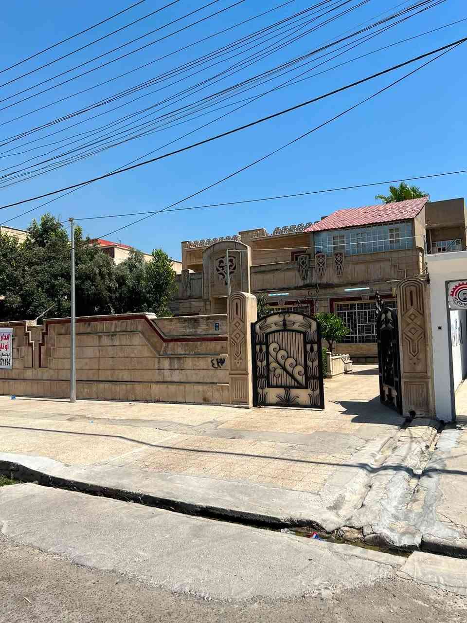 🛑عقار للبيع من :
🛑عروض مكتب ((العلاف)) لتجارة العقارات 🌟

🏠دار للبيع أو للإيجار مساحة 600 متر الواجهة 20 متر ✨

🔴طابقين بناء قديم بحساب ارض ⚡️

1️⃣الطابق الاول : ثلاثة غرفة نوم + هول + استقبال + كراج + حديقة + مطبخ + صحيات 🚾

2️⃣الطابق الثاني : أربعة غرفة نوم + هول + سطح + صحيات 🚾

📄سند سكني ملك صرف / شرط القرار التمليك والتحويل 

❌لانتعامل برفع سعر العقار عن سعرة الآصلي نجمع البايع بالمشتري مباشرتأ _ لا نوقف البيعة بخلاف عن الدالية

🛑موقع مميز جداً 💥

🌍الموقع / حي الزراعي قرب (( لأرينا ماركت )) 🏭

🛑يقع على شارع 20 متر تبليط 💥

للأستفسار

⏮️مراجعة مكتب العلاف لتجارة العقارات 🌟

أو الاتصال

☎️ أسيا ***********

أو

☎️ كورك ***********

⏪️مع العلاف للعقار استثمارك في آمان ⭐️

🌐عنوان المكتب / الموصل _ حي الزراعي قرب جسر السويس 🔥

📌نستقبل عقاراتكم وطلباتكم العقارية .
