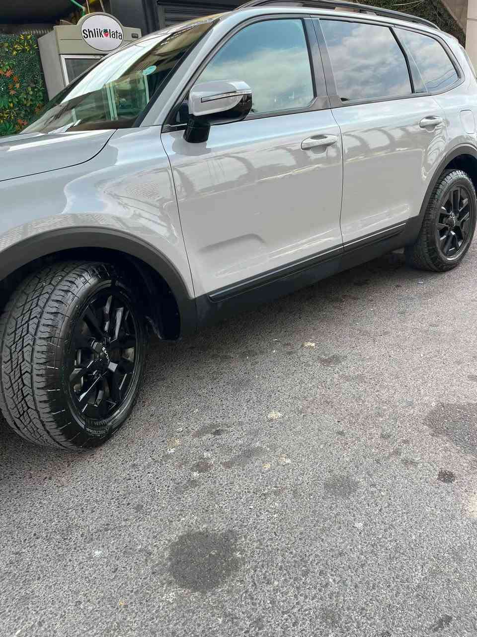 يا الله السلام عليكم ارخص تولرايد كلين بالعراق لمتدد برستيج دخول اربيل
🚨 للبيع Kia Telluride X-Pro  2024 دخول جديد تترقم اربيل🚨

🔹 الموديل: Kia Telluride X-Pro
🔹 المحرك: 3.8 لتر V6 — 6 سلندر
🔹 القوة: 291 حصان
🔹 : أوتوماتيك 8 سرعات
🔹 الدفع: رباعي AWD
🔹 المقاعد: 7 ركاب
سمنتي 
🔹 الداخلية: جلد تدفئة تبريد
🔹 الفئة: X-Pro
🔹 جنوط X-Pro أصلية
🔹 إطارات All-Terrain
🔹 سقف بانوراما 2 بانوراما 
🔹 روف راك
🔹 شاشات وأنظمة ترفيه
🔹 كاميرات وحساسات
🔹 تشغيل بصمة ودخول ذكي
🔹 تشغيل عن بُعد
🔹 مقاعد كهربائية vib منفصله
🔹 تدفئة وتبريد المقاعد
🔹 مقاعد صف ثالث
🔹 مثبت سرعة وأنظمة أمان ومساعدة للسائق
🔹 إضاءة LED
🔹 سيارة عائلية وفخمة وقوية جداً

📍 الموقع: أربيل  ***********
تترقم شمالي 

💰 السعر: 310 بدون قطرة صبغ
