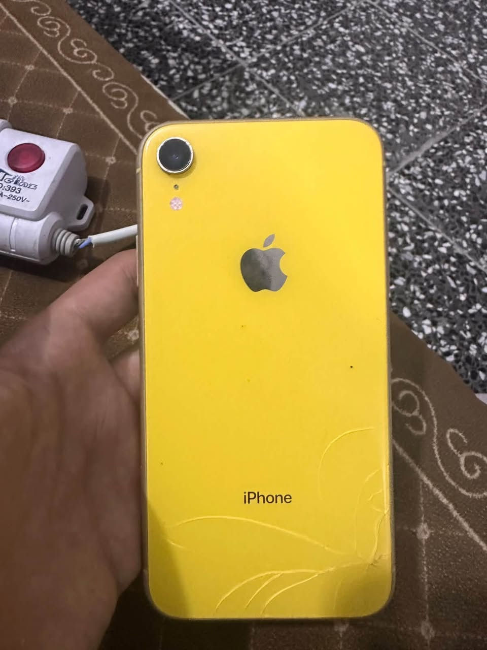 ايفون اكس ار • بطارية ٧٣ • ذاكرة ٦٤