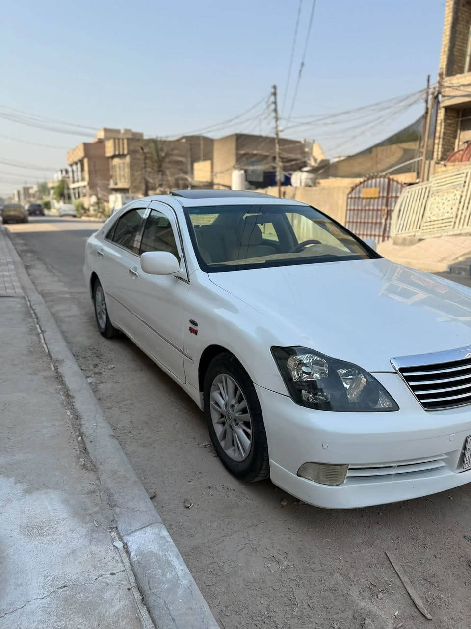 السلام عليكم
كراون شاهين ٢٠٠٤ شاصي ١٨٢ 
قرار ١٠٢ باسمي 
فول ١/١ 
٣ قطع تبريد +  ثلاجة 
٣ دكم 
٣ قطع بردات 
فتحة 
رقم بابل
السعر ١٥٧ ورقة وبيها مجال 
للاتصال : ***********
