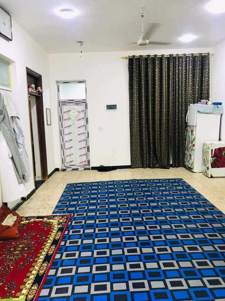 السلام عليكم  بيت_400متر_200بنأ_و200ساحه كدام البيت_ بيت طابوك  بي_غرفتين_وصاله_وحمام_ومطبخ_واستقبال_ومناور ثنين_ المكان بغداد جسر ديالئ الجديد الكرغوليه الاستفسار ع هاذ الرقم *********** وبي واتساب هم

نص مكتوب في الصور:
- استقبال طابوك
- 8*5
- صاله طابوگ
- 5×10
- غرفه طابوك 4×5
- مطبخ طابوك 5x6