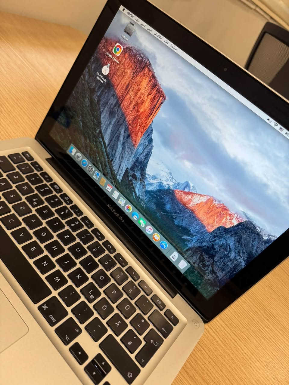 السلام عليكم
Macbook pro جدا نظيفة وياها شاحنة الاصلية 
السعر 115 الف بيها مجال للاتصال ***********
مكان بغداد بياع

نص مكتوب في الصور:
- مساعد MacBook Pro نظرة عامة على جهازك مكونات الكمبيوتر ATA Bluetooth FireWire NVMeExpress PCI SAS SATA/SATA Express SPI Thunderbolt USB التخزين التشخيصات الذاكرة الصوت الطابعات الطاقة الكاميرا إنشاء القرص بطاقات إيثرنت رسومات/شاشات عرض قارئ البطاقات قناة الألياف واجهة SCSI المتوازية RAID للأجهزة الشبكة WWAN Wi-Fi المواقع حدار الحماية مكونات الكمبيوتر > Edds MacBook Pro اسم الطراز: MacBook Pro معرف الطراز: MacBookPro5,5 اسم المعالج: Intel Core 2 Duo سرعة المعالج: 2.53 غيغاهرتز عدد المعالج: 1 إجمالي عدد المراكز: 2 الذاكرة المؤقتة L2: 3 م.ب. الذاكرة: 4 غ.ب. سرعة الناقل: 1.07 غيغاهرتز إصدار Boot ROM: MBP55.00AC.B03 إصدار SMC (النظام): 1.47f2 الرقم التسلسلي (النظام): W892822666J UUID للجهاز: 497BCFF8-BC7D-536E-B596-E1D5785E64D0 مستشعر الحركة المفاجئة: الحالة: تم التمكين
- عرض عام شاشات العرض التخزين الذاكرة الدعم خدمة متوفر 948.3 غ.ب. من 999.34 غ.ب. Volume تطبيقات 74.23 م.ب. الصور 894.9 م.ب. الصوت 62.4 م.ب. الأفلام 46.8 م.ب. نسخ احتياطية 18.6 م.ب. قرص 1 ت.ب. SATA SuperDrive تنسيقات القرص التي يمكن كتابتها: CD-R, CD-RW, DVD-R, DVD+R, DVD-RW, DVD+RW, DVD-R DL, DVD+R DL
- عرض عام شاشات العرض التخزين الذاكرة الدعم خدمة OS X El Capitan 10.11.6 MacBook Pro المعالج 2.53 GHz Intel Core 2 Duo الذاكرة 4 غ.ب. 1067 ميغاهرتز DDR3 رسومات NVIDIA GeForce 9400M 256 م.ب. الرقم التسلسلي W892822666J تقرير النظام... تحديث البرامج... TM and © 1983-2018 Apple Inc. كافة الحقوق محفوظة. اتفاقية الترخيص
