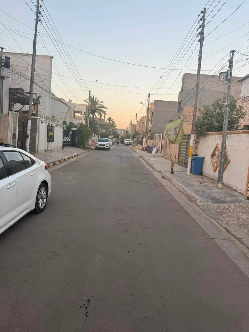 للبيع مساحة 100 واجة 5 في 20  يباع قطعه ارض حي جهاد مربع الذهبي لاستفسار مكتب النسيم للعقار ***********
