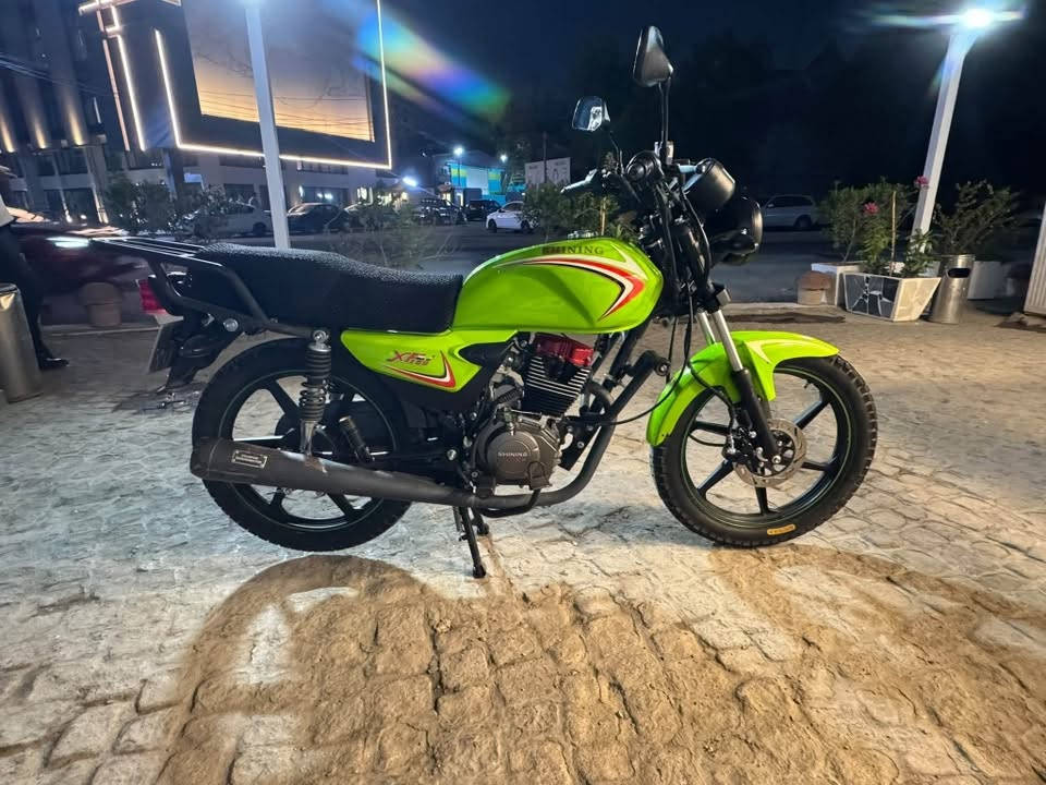 السلام عليكم اخوان…
دراجه نوع shining xf150 للبيع 

المواصفات:

موديل ٢٣ اخذتها زيرو ب٢٠٢٤ استخدام شخصي فقط

استخدام ٣ سنين ماشيه ١٠ الف فقط…

دراجه مكينتها كل برغي بيها مكفول وبعدها شلعه…

اكو رصعه خفيفه بالتانكي مثل ما موجود بالصور…

كهربائيات كله شغاله نكره صلف…

مرقم بغداد انكليزي…

السعر:  ١٣٥٠ ماكو هجي سعر بس متوازي عالقسط
***********
