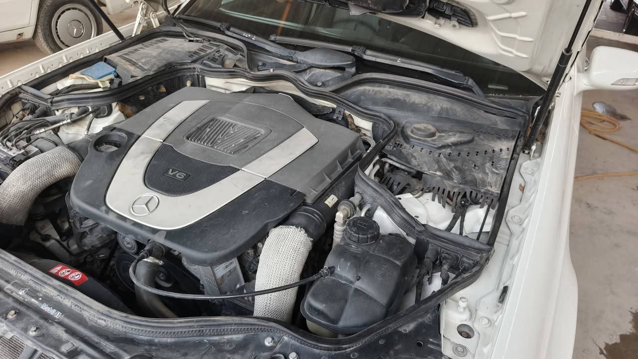 السلام عليكم من رخصة الادمن المحترم 
مرسيدس w211 E350 موديل ٢٠٠٨ وارد امريكي بدون صبغ بدون تبديل بدون ايرباك 
سلايت روف تبريد فول مواصفات رقم اربيل الدولي السنويه لل 2030 باسمي بدون مصرف و على الفحص غير متواجد على الفيس للتواصل الاتصال بالرقم ***********
